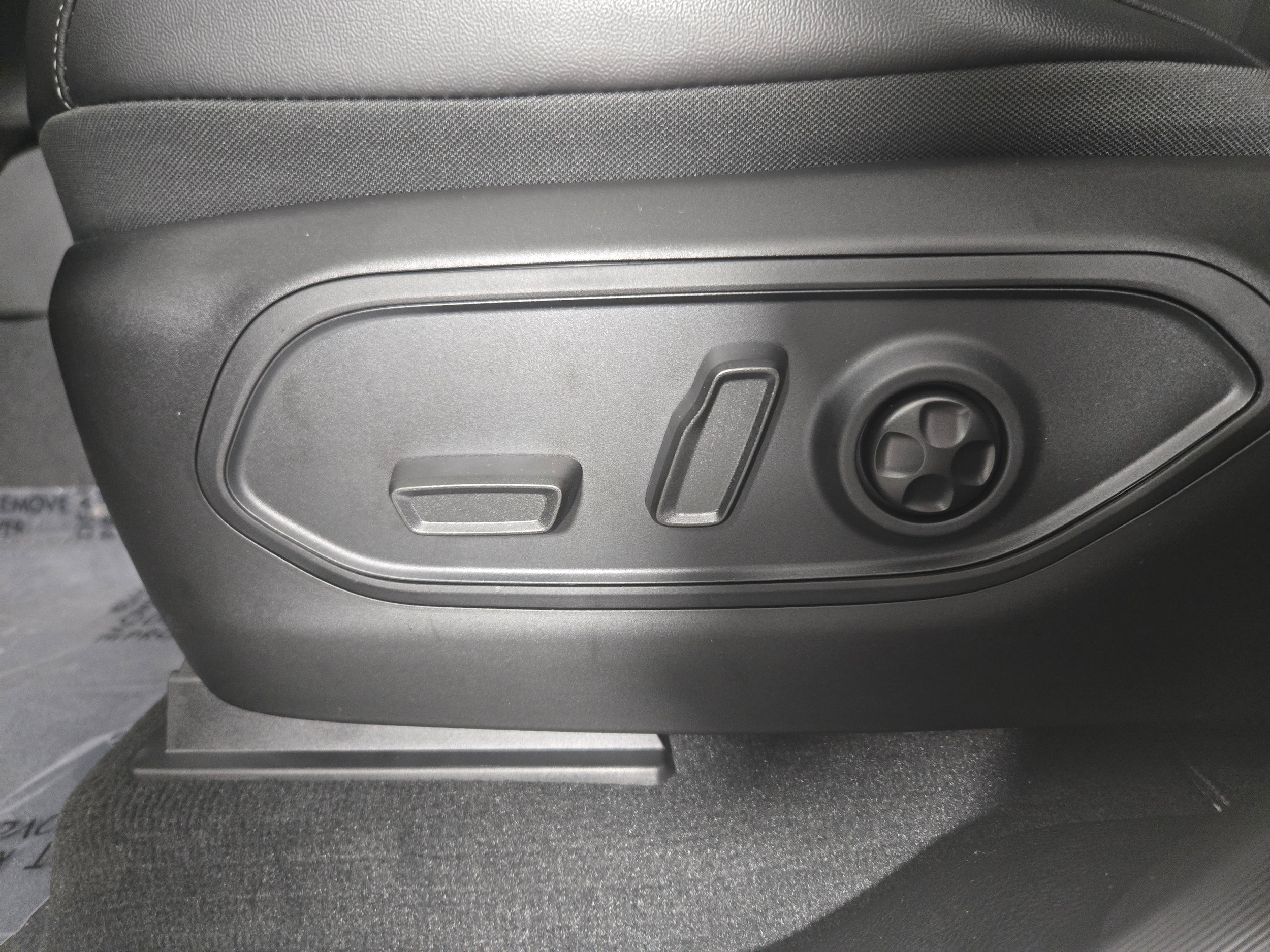 New 2027 Bright White Jeep Limited image 20