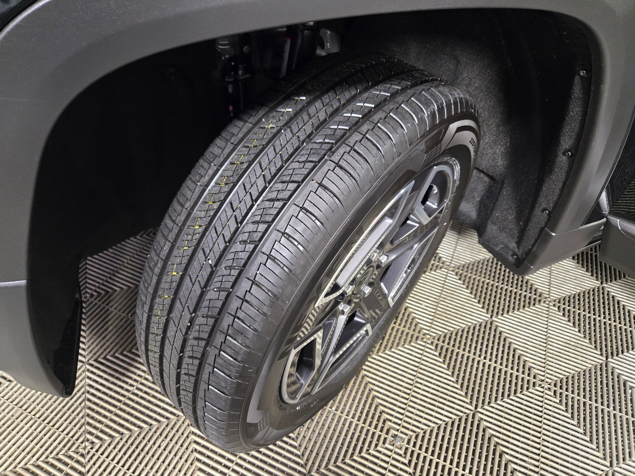 New 2026 Diamond Black Crystal Pearlcoat Jeep Laredo/Limited image 32