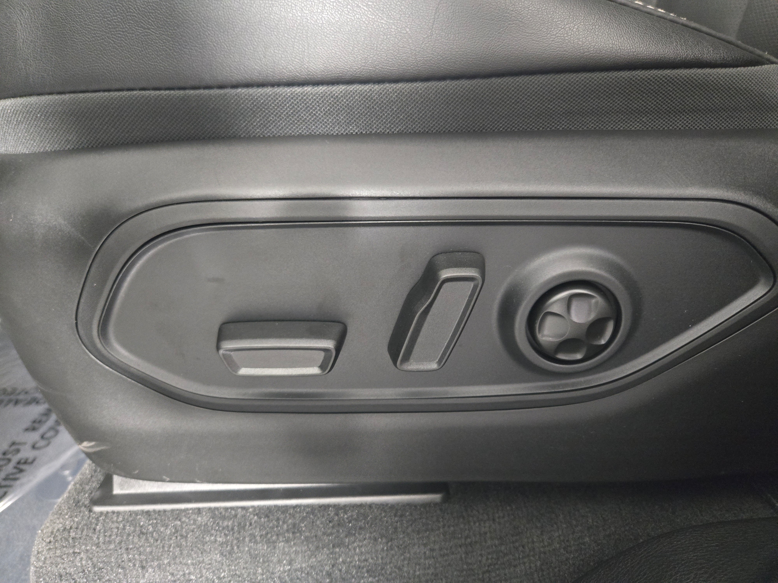 New 2027 Bright White Jeep Limited image 20