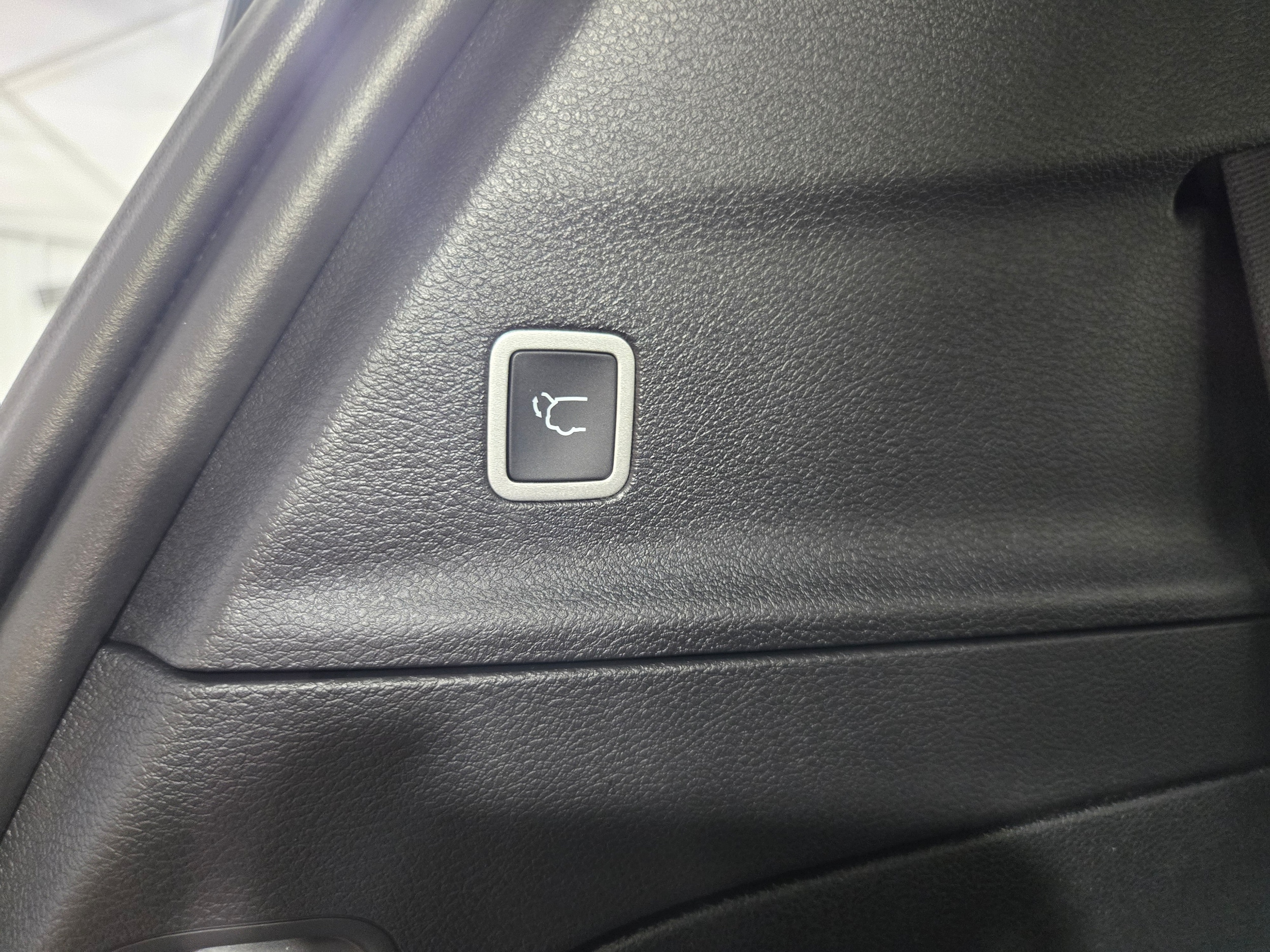 New 2026 Diamond Black Crystal Pearlcoat Chrysler Select image 15