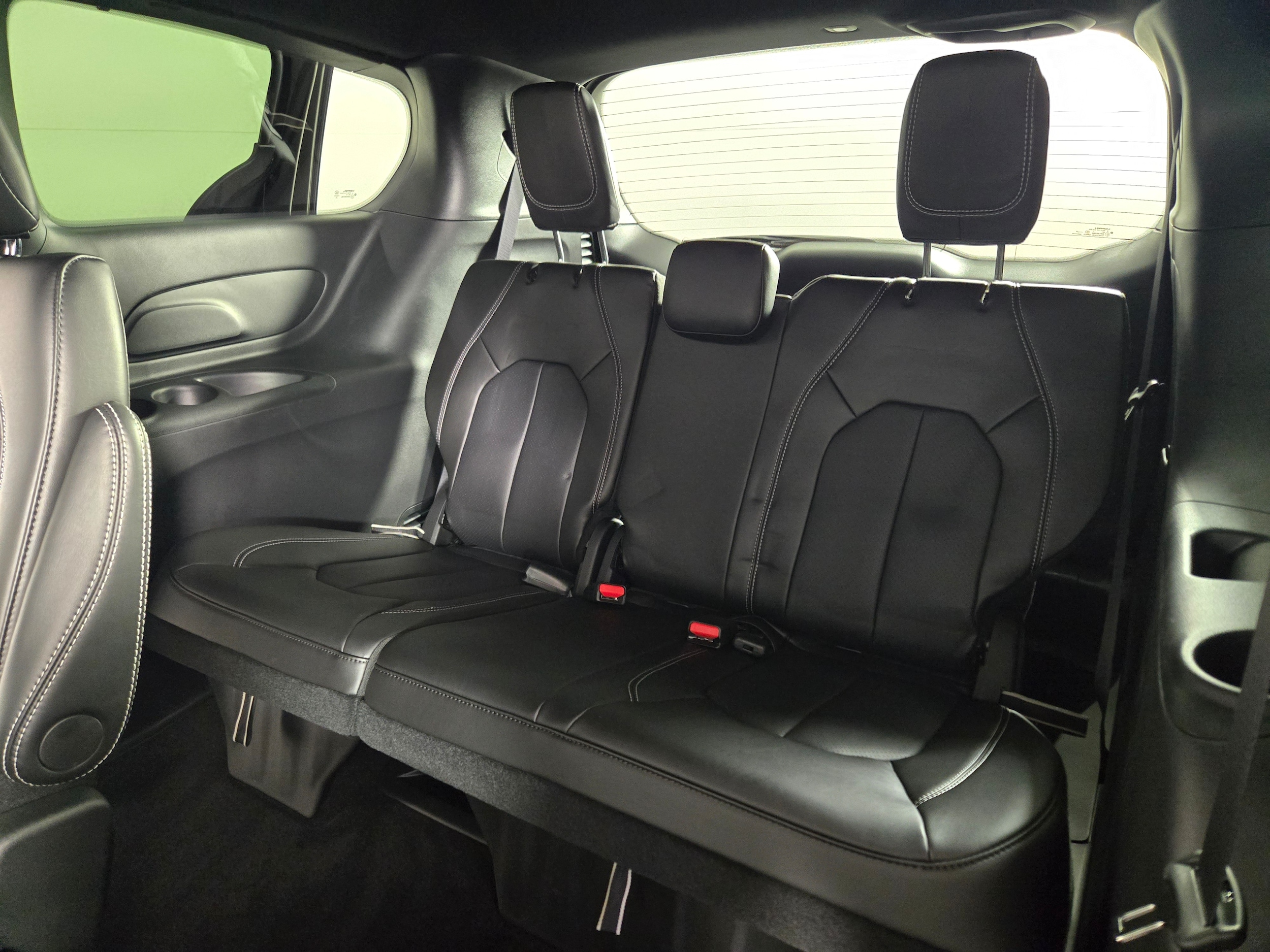 New 2026 Diamond Black Crystal Pearlcoat Chrysler Select image 17