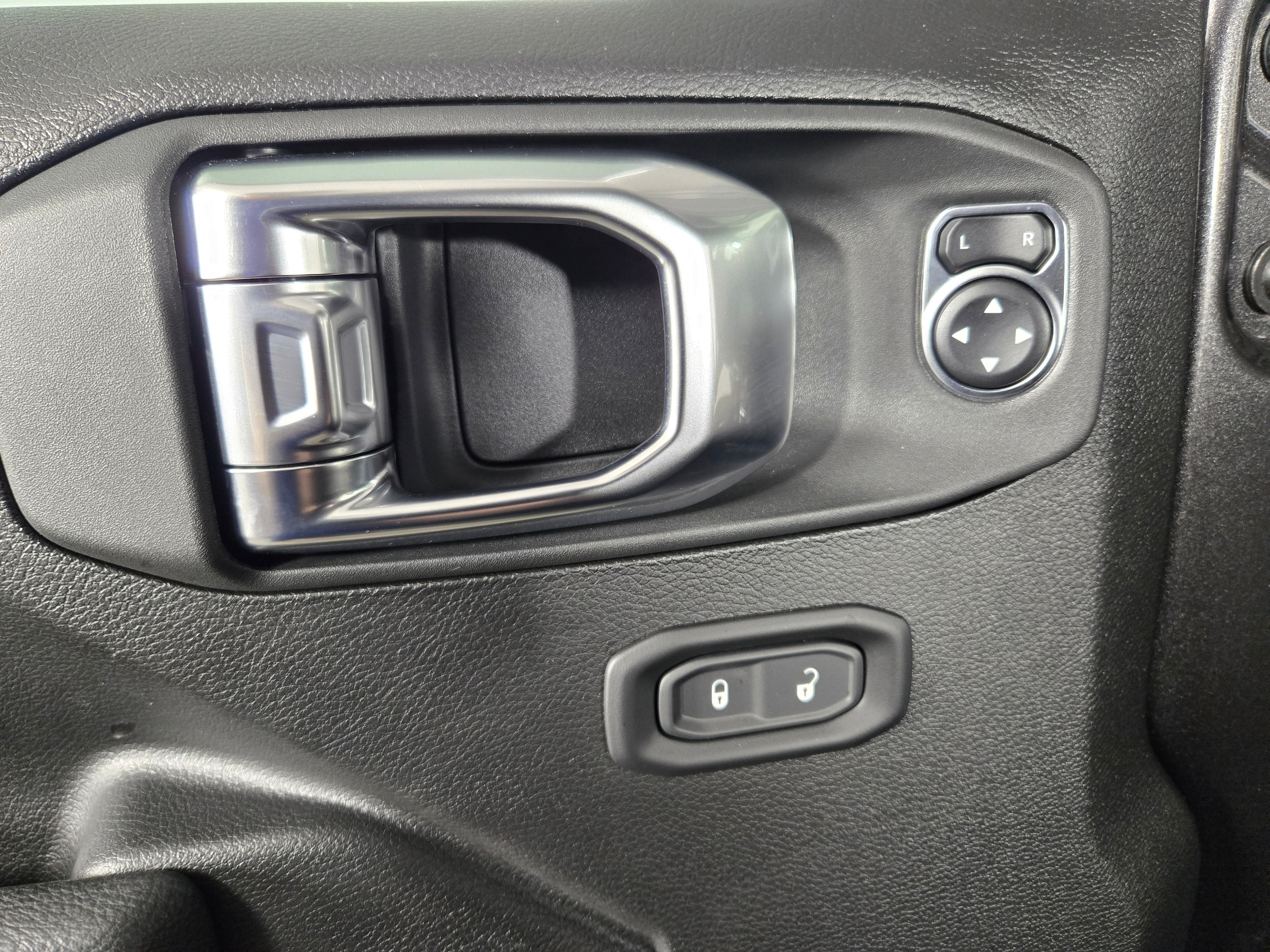 New 2025 Granite Crystal Jeep Sport image 15