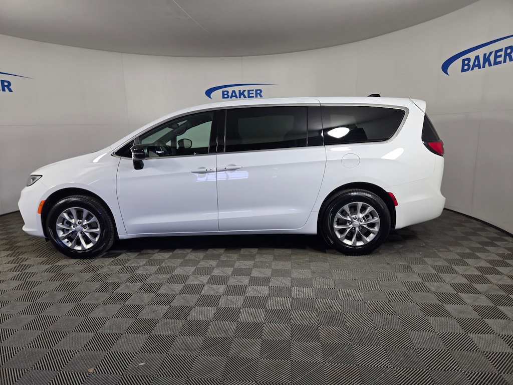 New 2026 Chrysler Pacifica Select Passenger Van