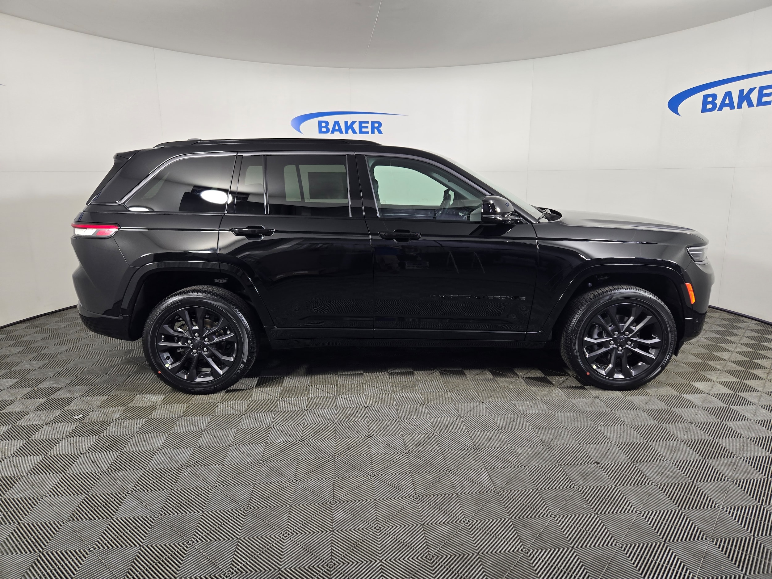 New 2026 Diamond Black Crystal Pearlcoat Jeep Limited image 8