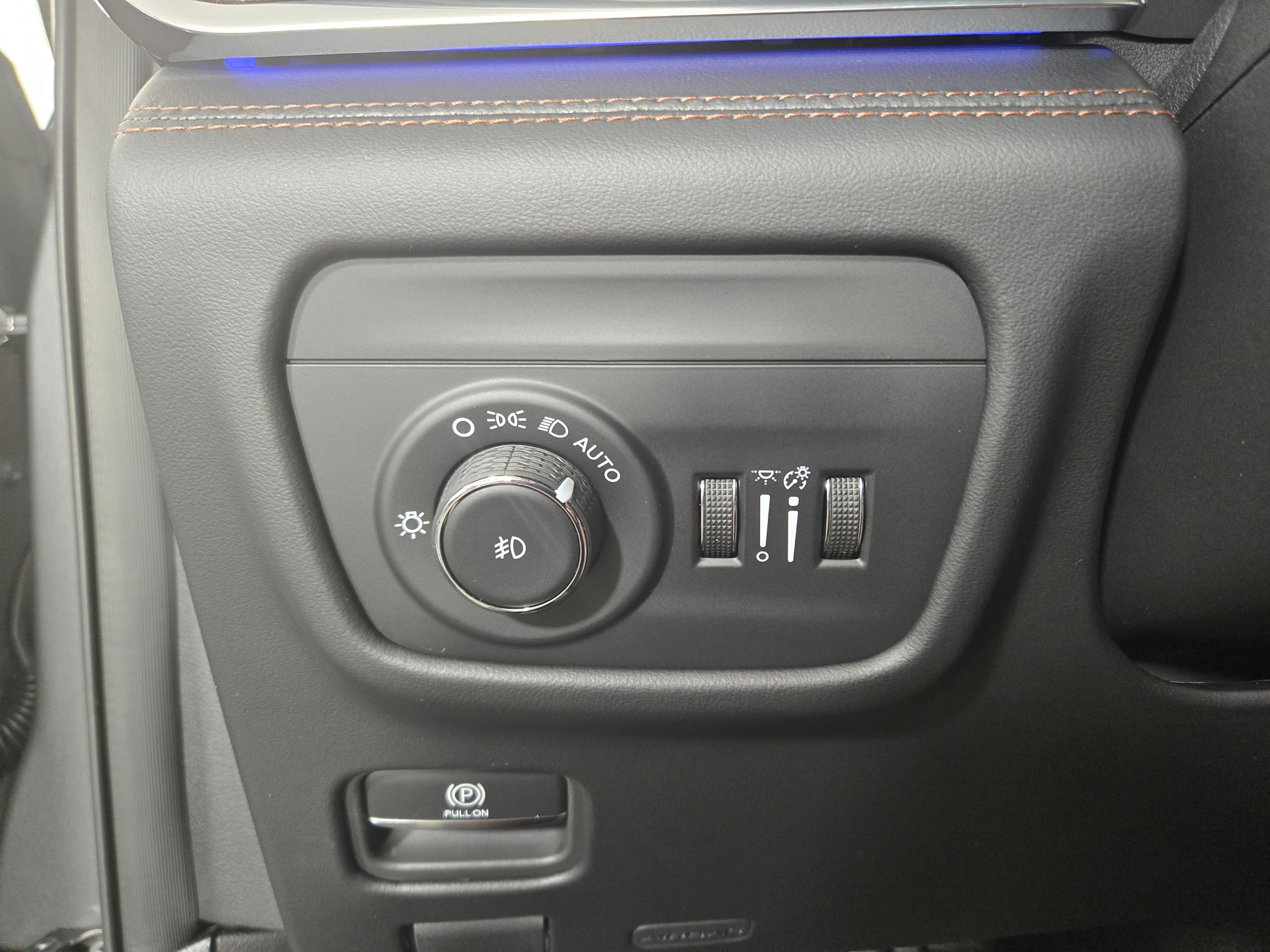 New 2026 Baltic Gray Jeep Summit image 31