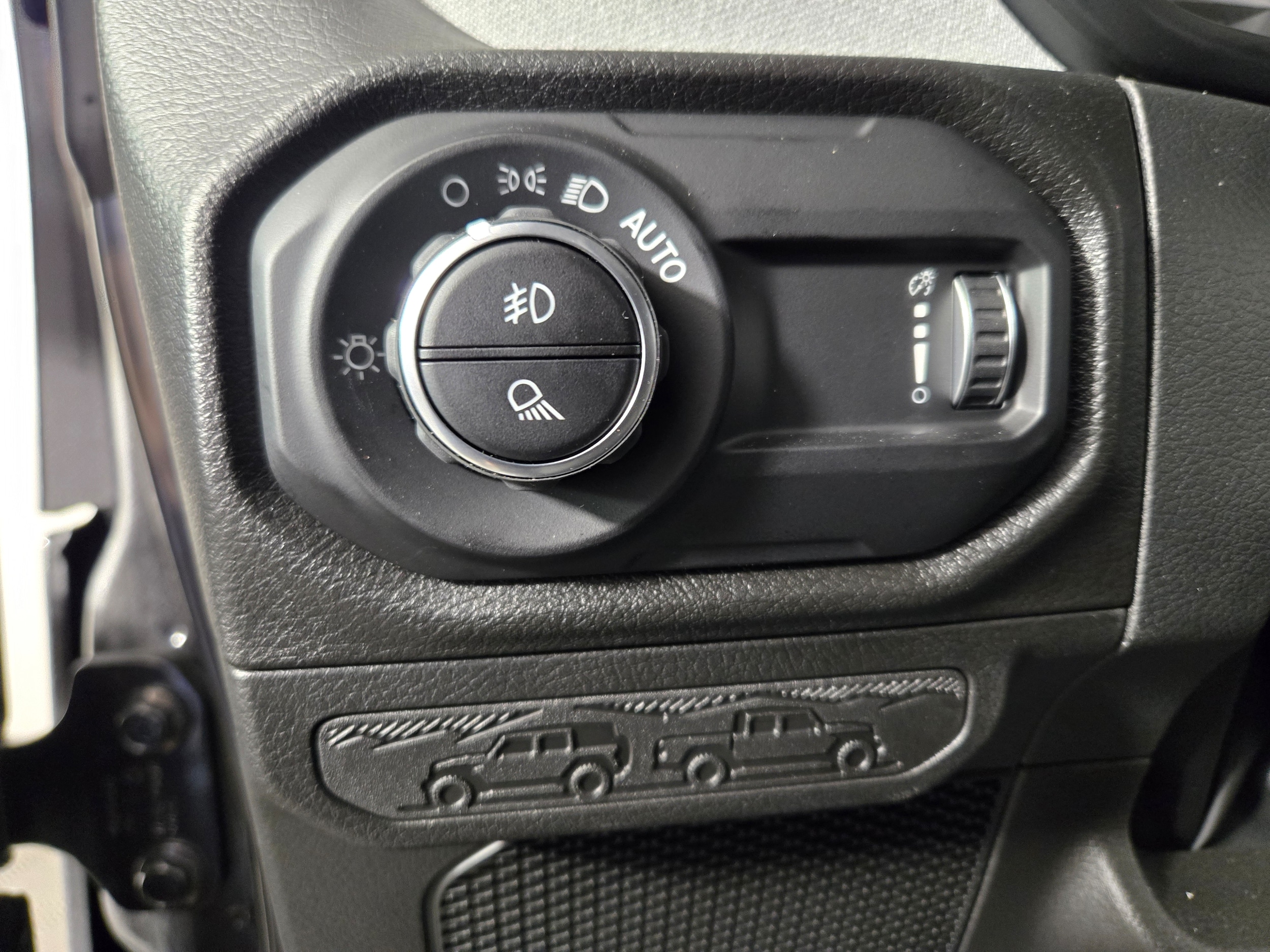New 2025 Granite Crystal Jeep Sport image 19