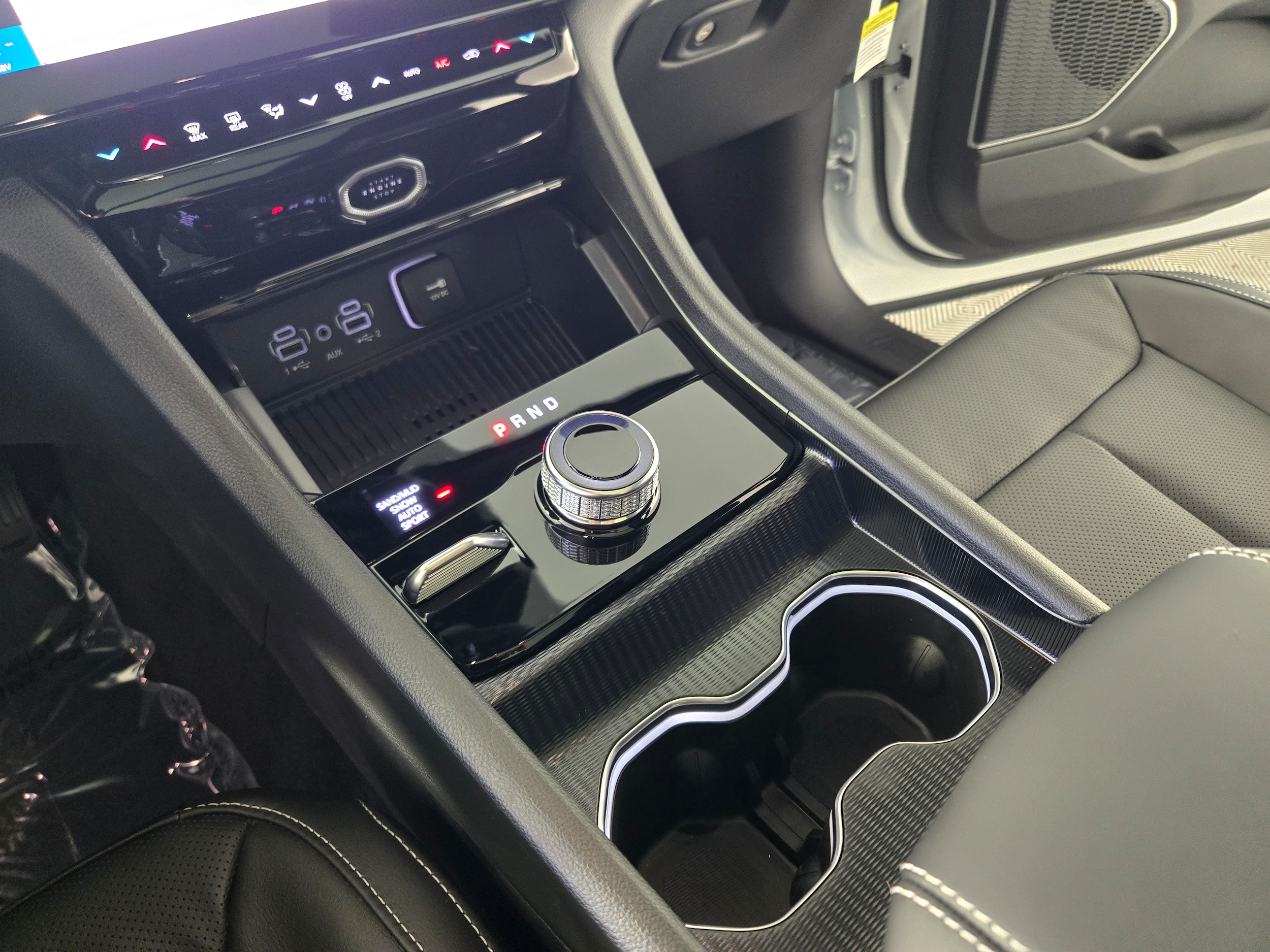 New 2027 Bright White Jeep Limited image 32