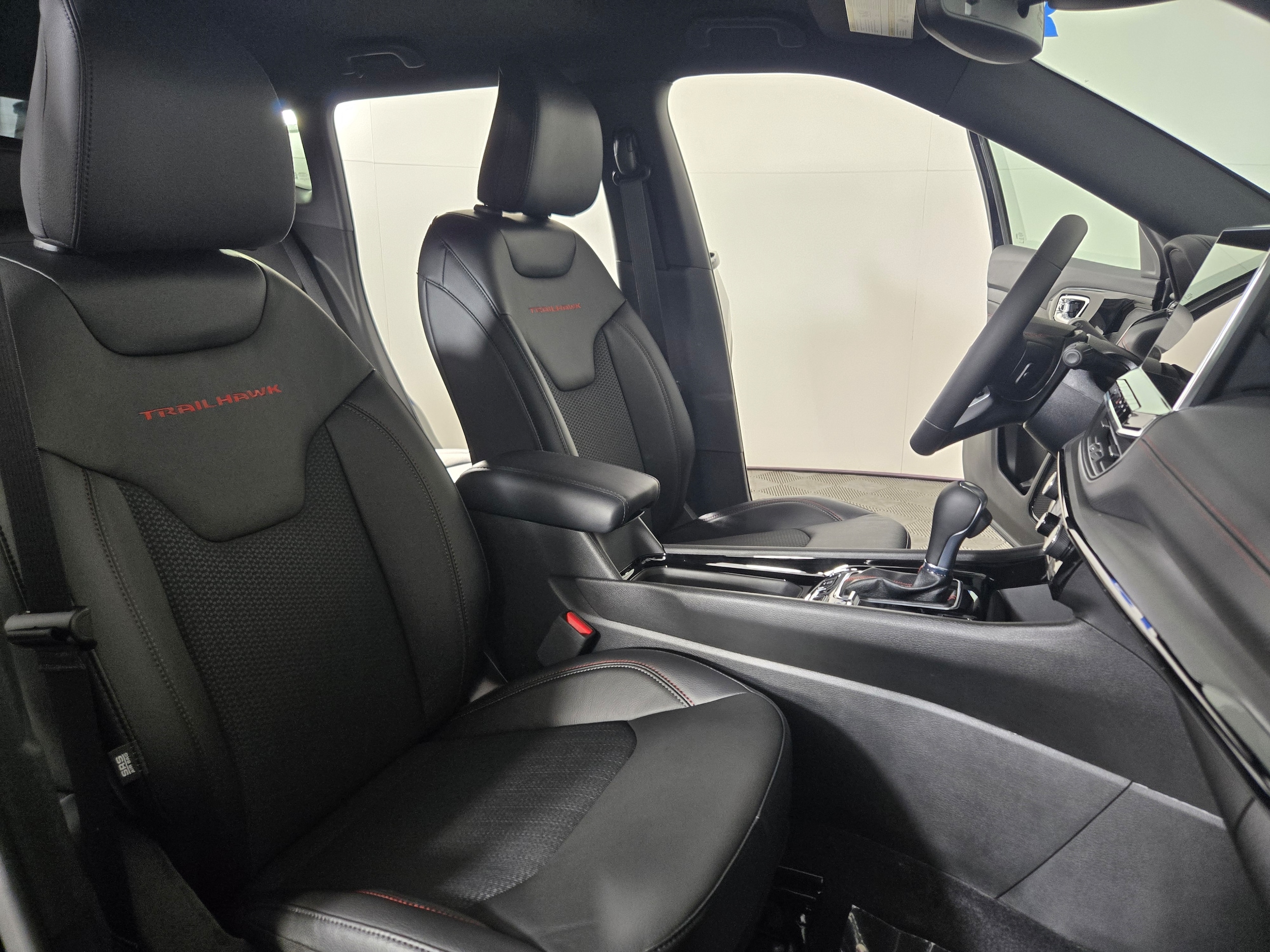 New 2026 Diamond Black Crystal Pearlcoat Jeep Trailhawk image 11