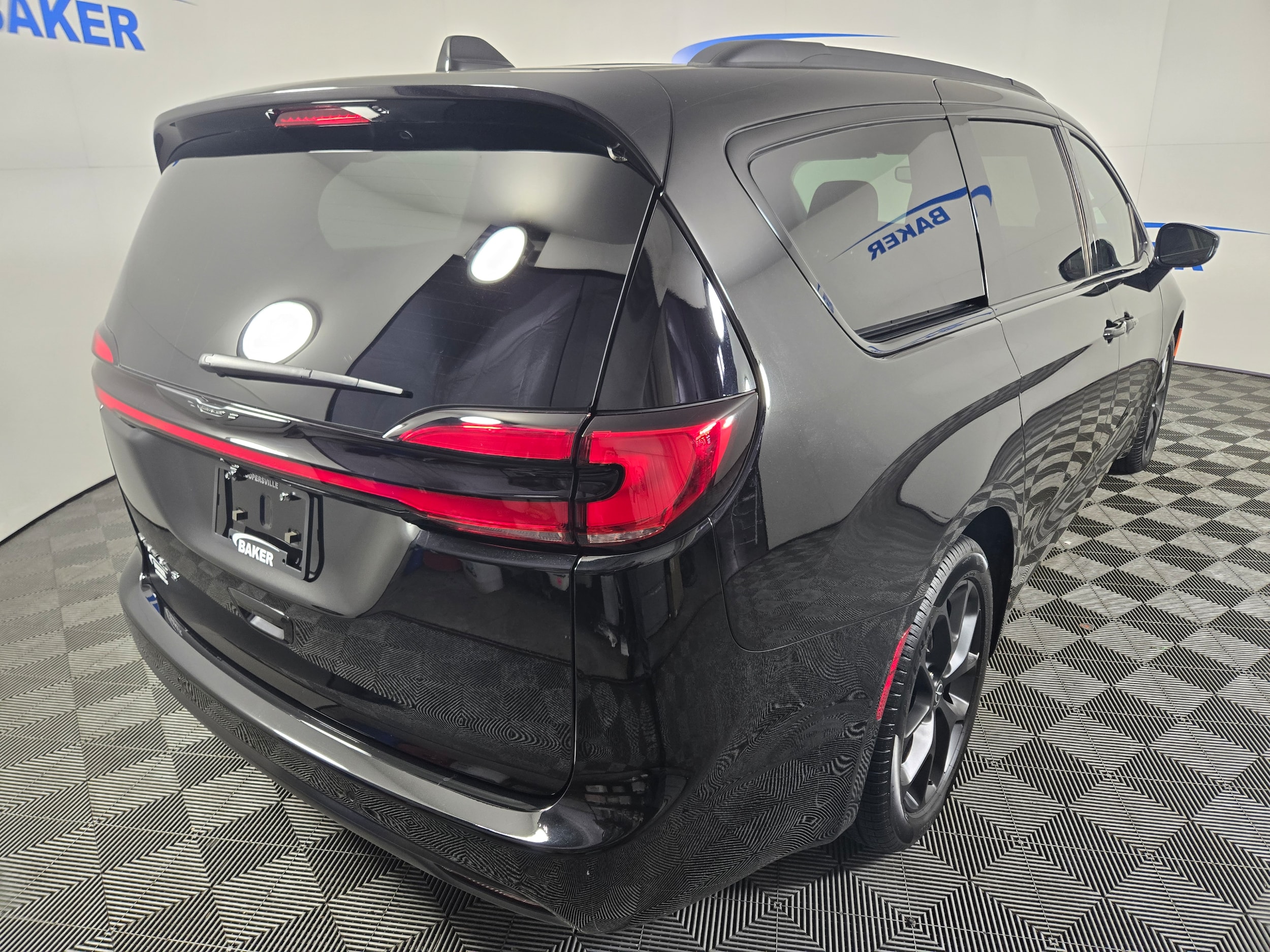 New 2026 Diamond Black Crystal Pearlcoat Chrysler Select image 7