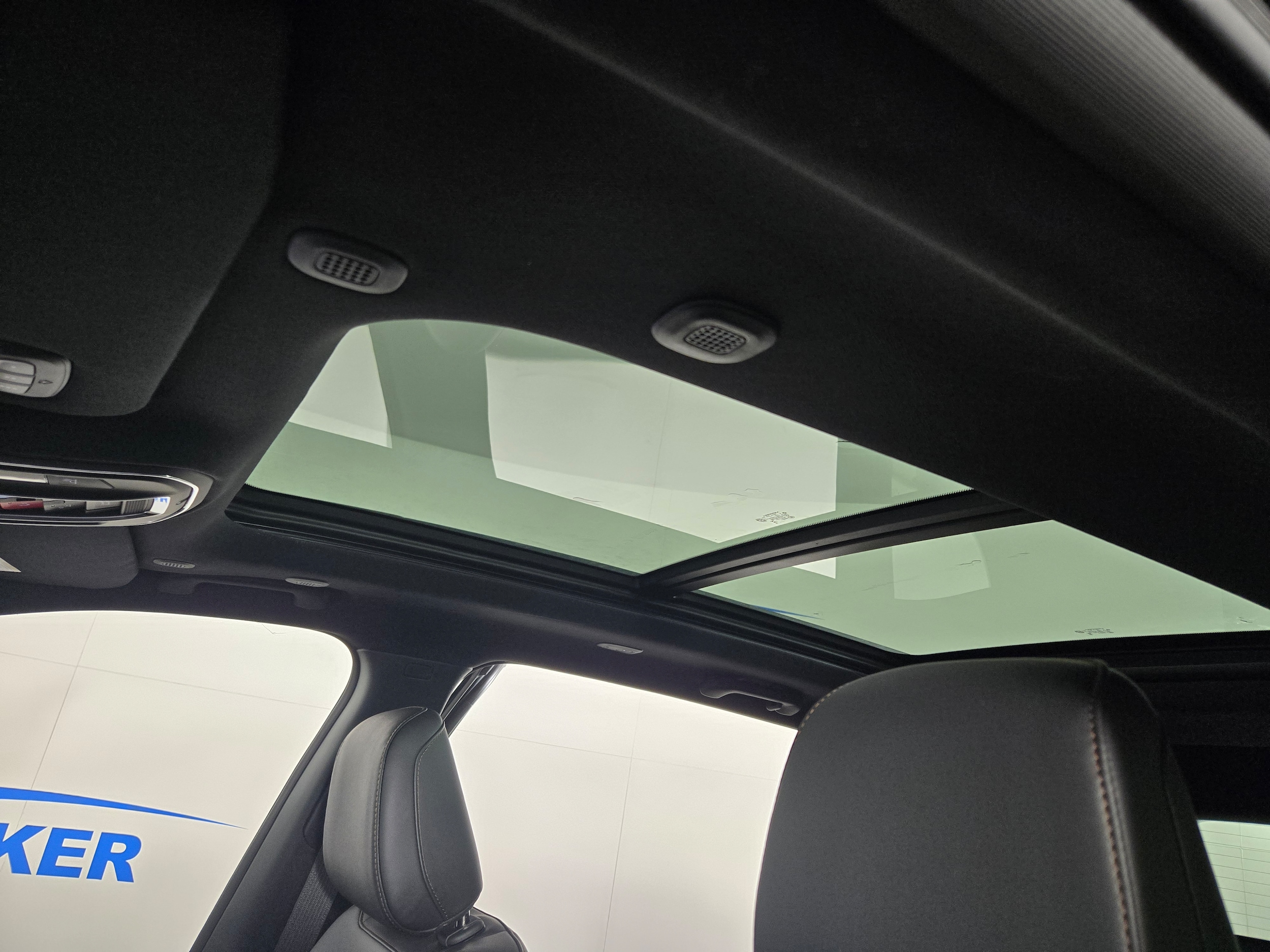 New 2026 Diamond Black Crystal Pearlcoat Jeep Laredo/Limited image 19