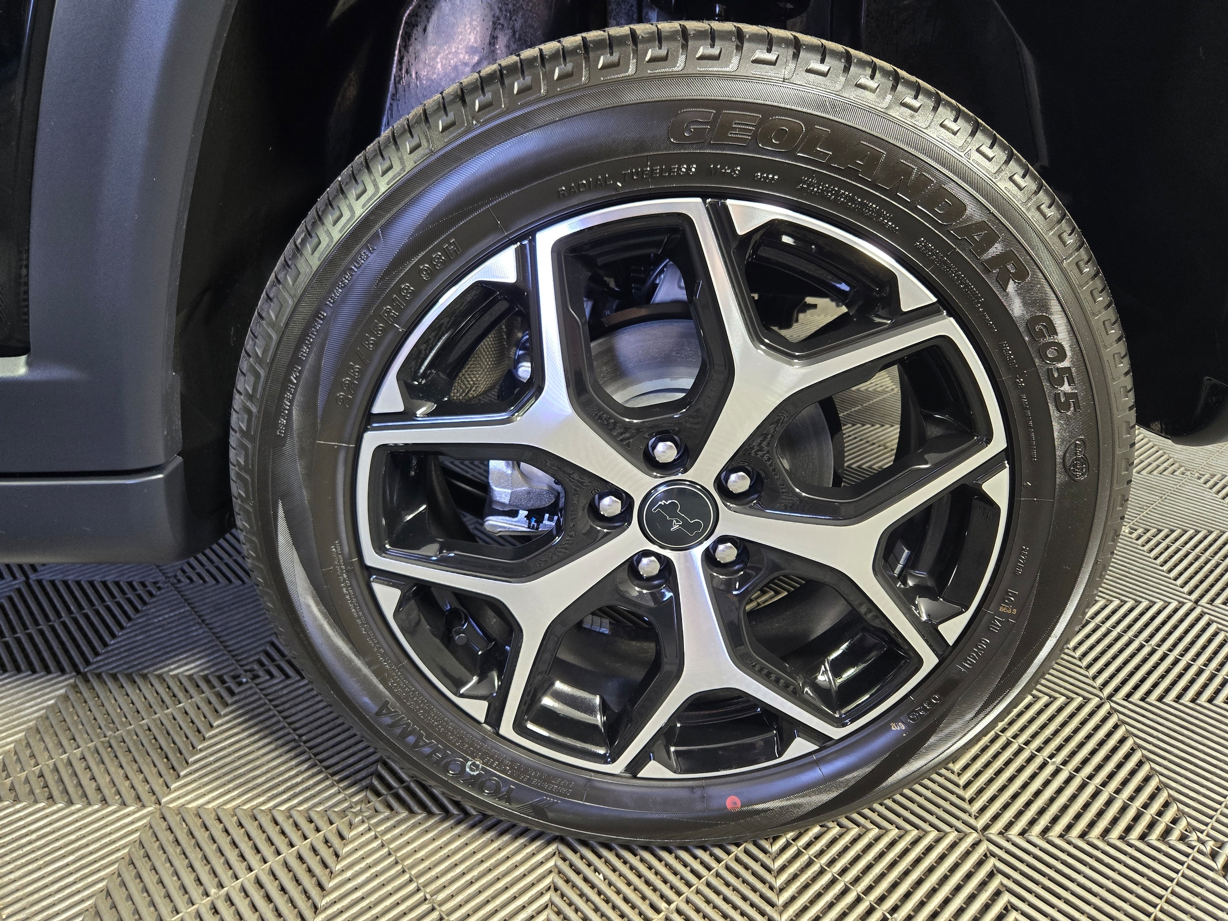 New 2026 Diamond Black Crystal Pearlcoat Jeep Limited image 32