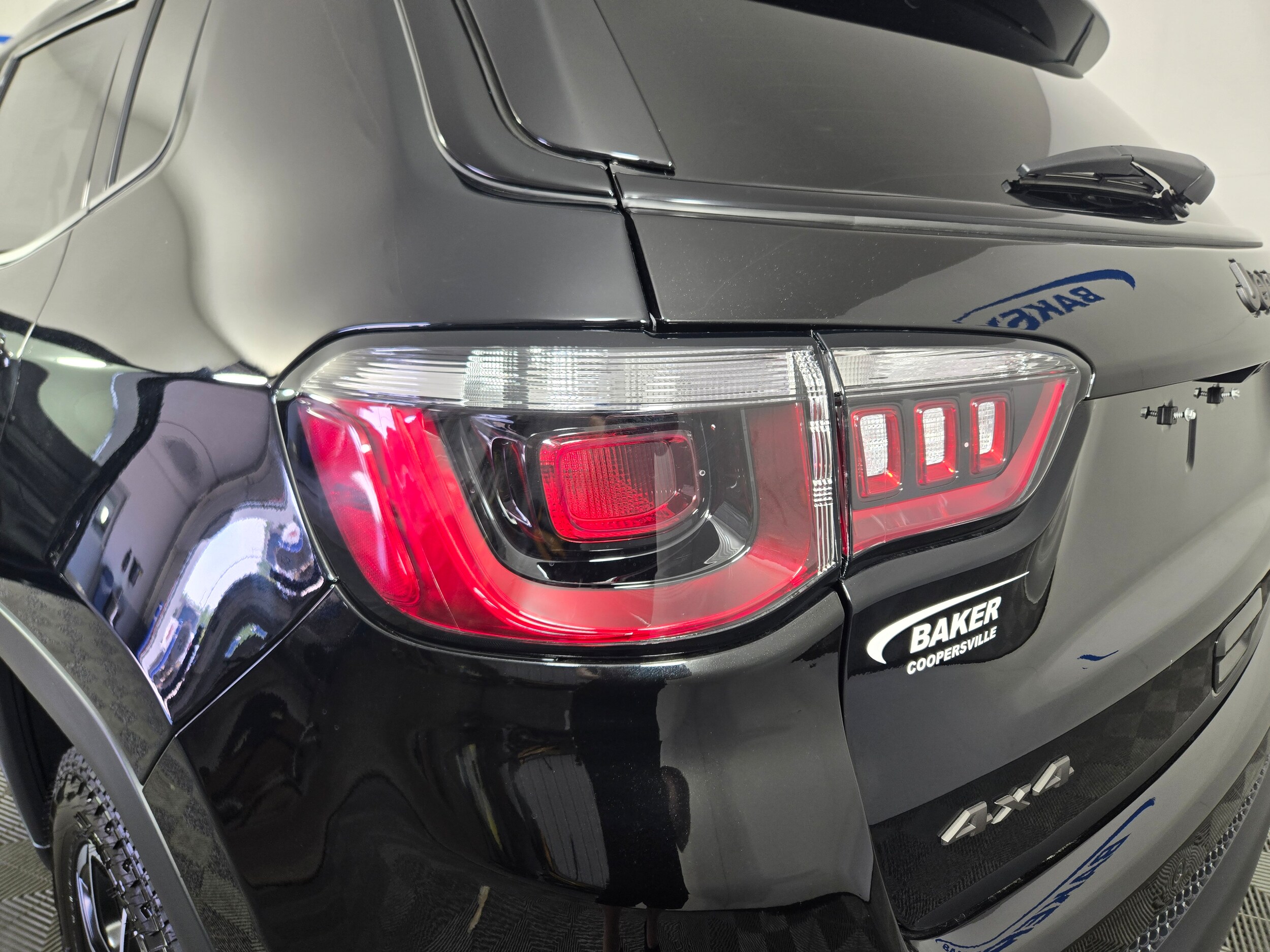 New 2026 Diamond Black Crystal Pearlcoat Jeep Trailhawk image 32
