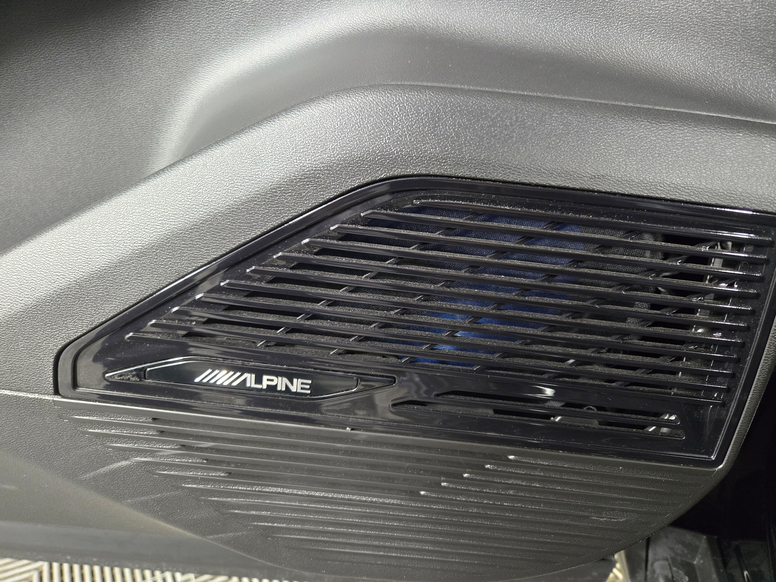 New 2026 Diamond Black Crystal Pearlcoat Jeep Laredo/Limited image 17