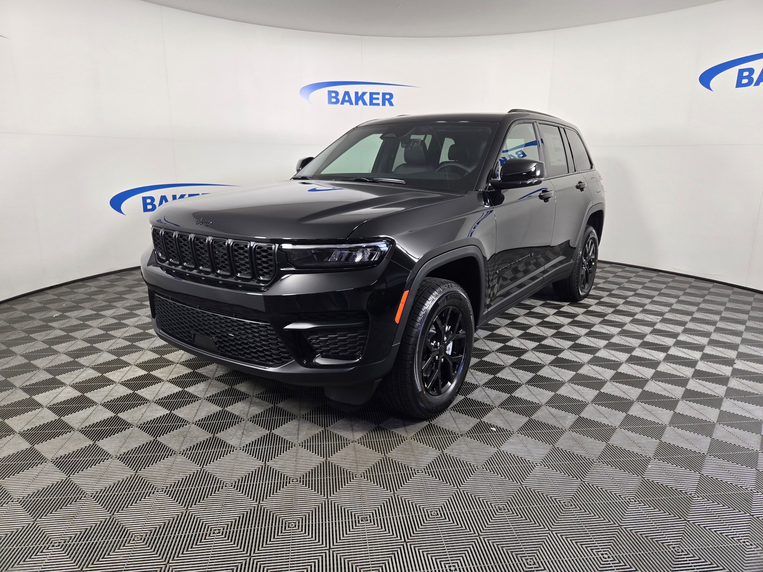 2025 Jeep Grand Cherokee Laredo photo 2