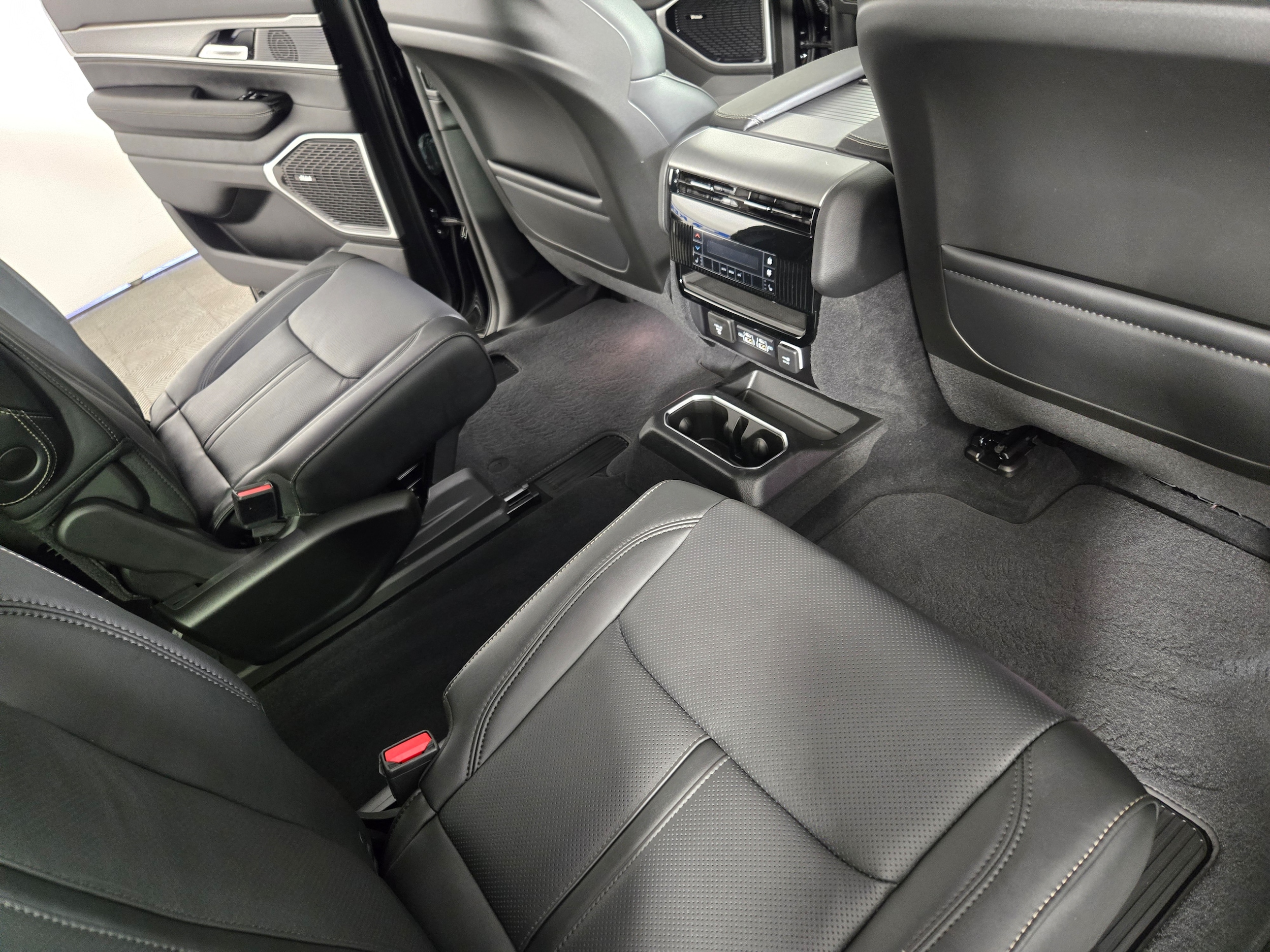 New 2026 High Gloss Black Jeep Limited image 11
