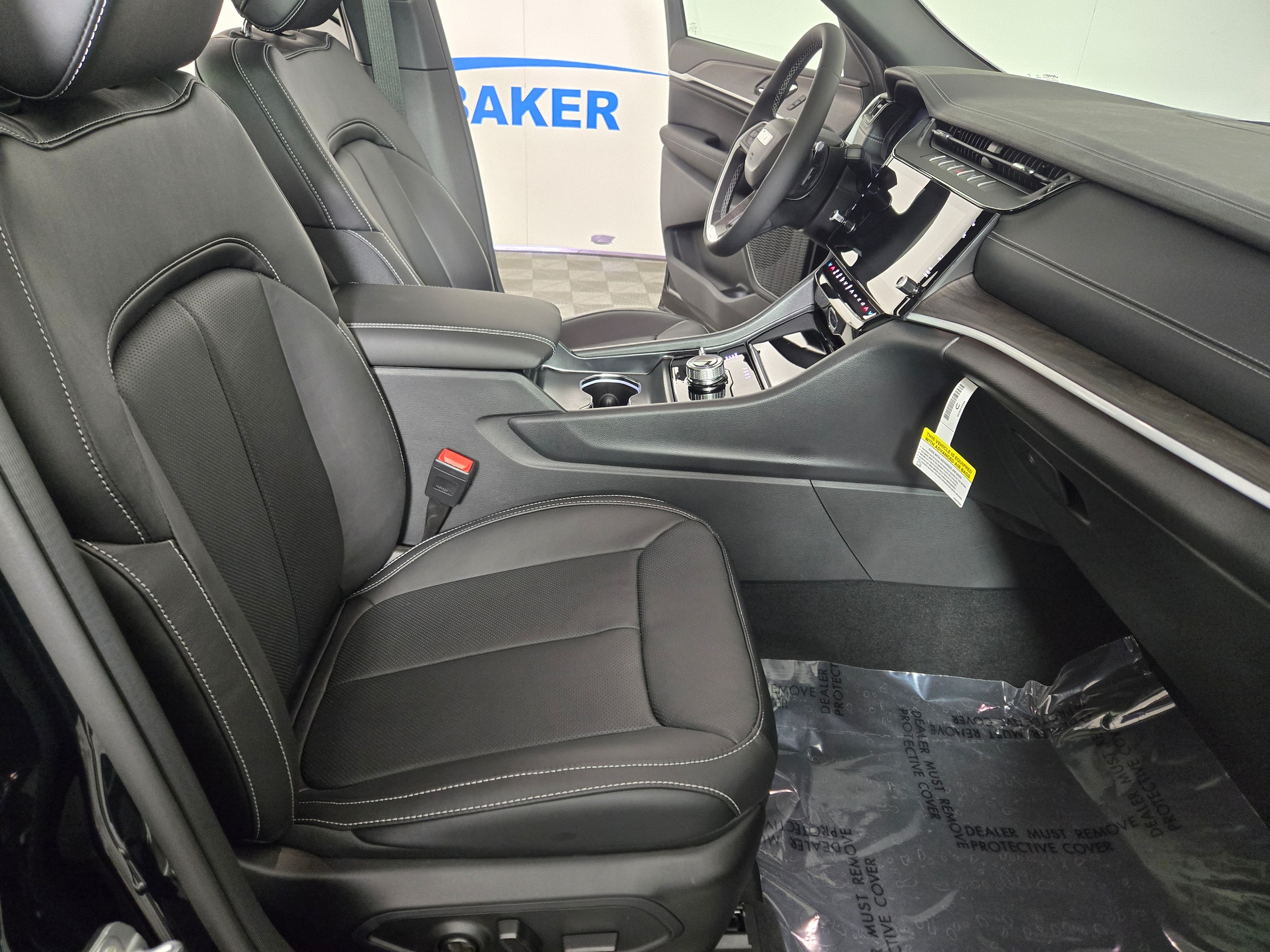 New 2026 Diamond Black Crystal Pearlcoat Jeep Limited image 10