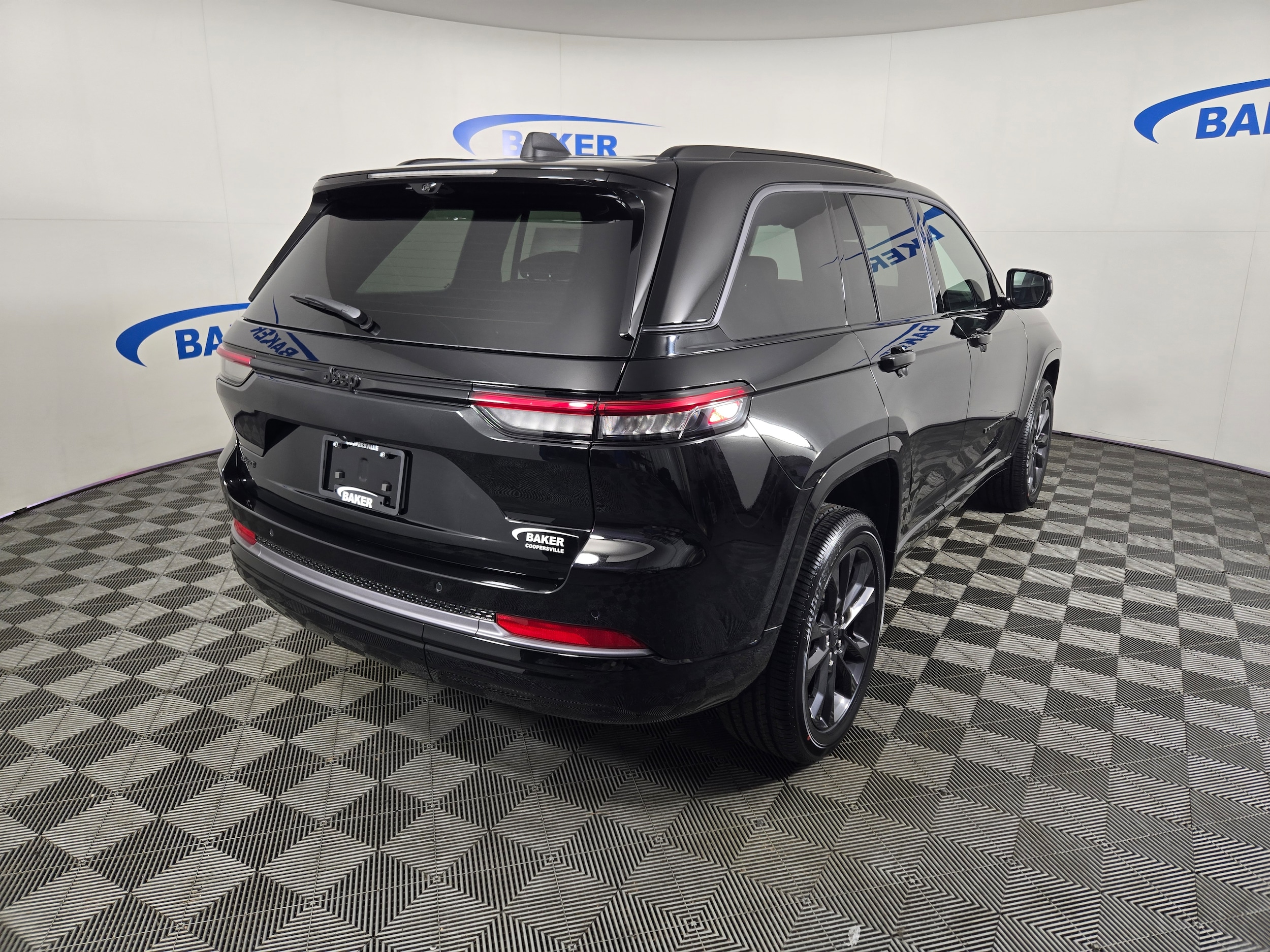 New 2026 Diamond Black Crystal Pearlcoat Jeep Limited image 7