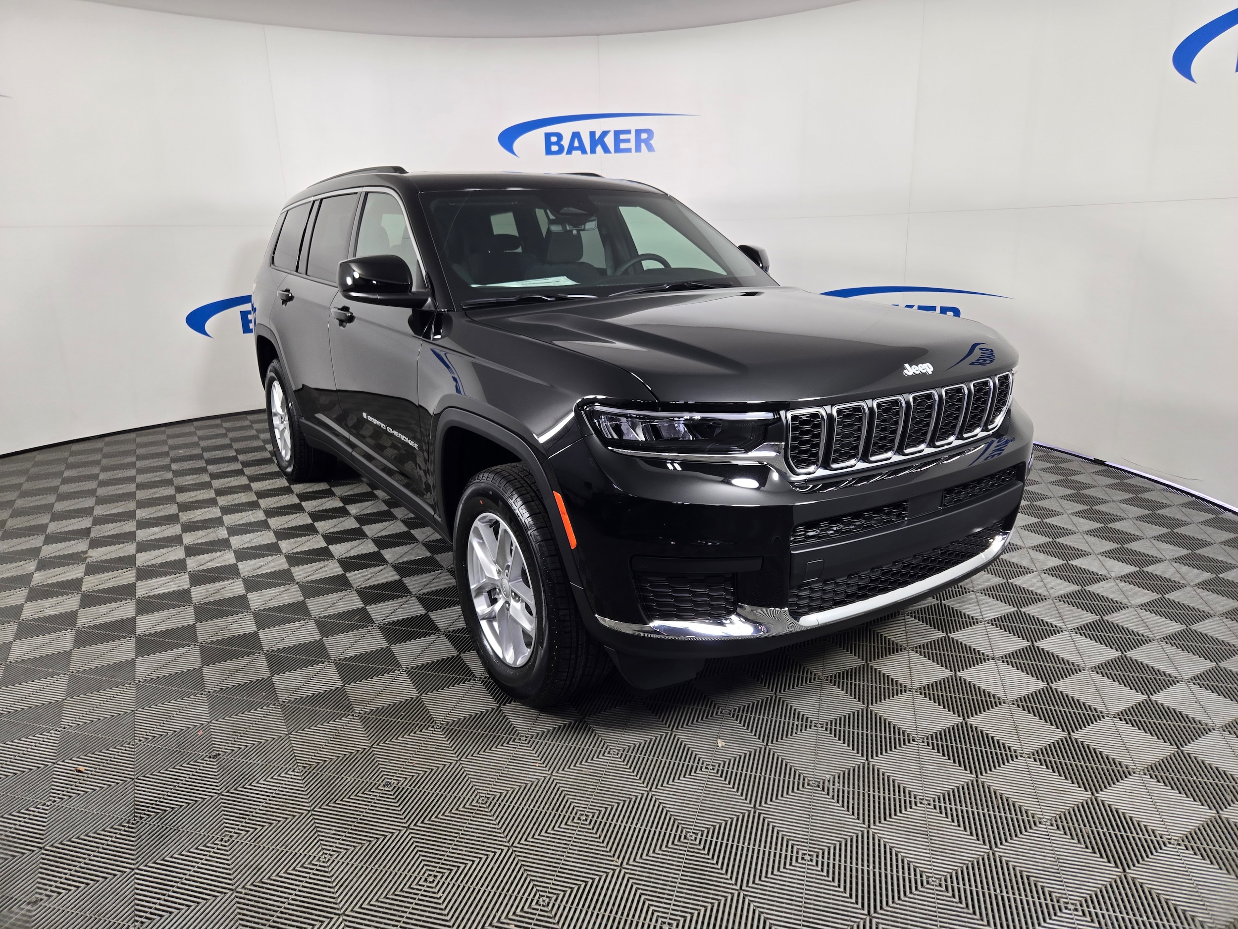 2025 Jeep Grand Cherokee L Laredo's photo