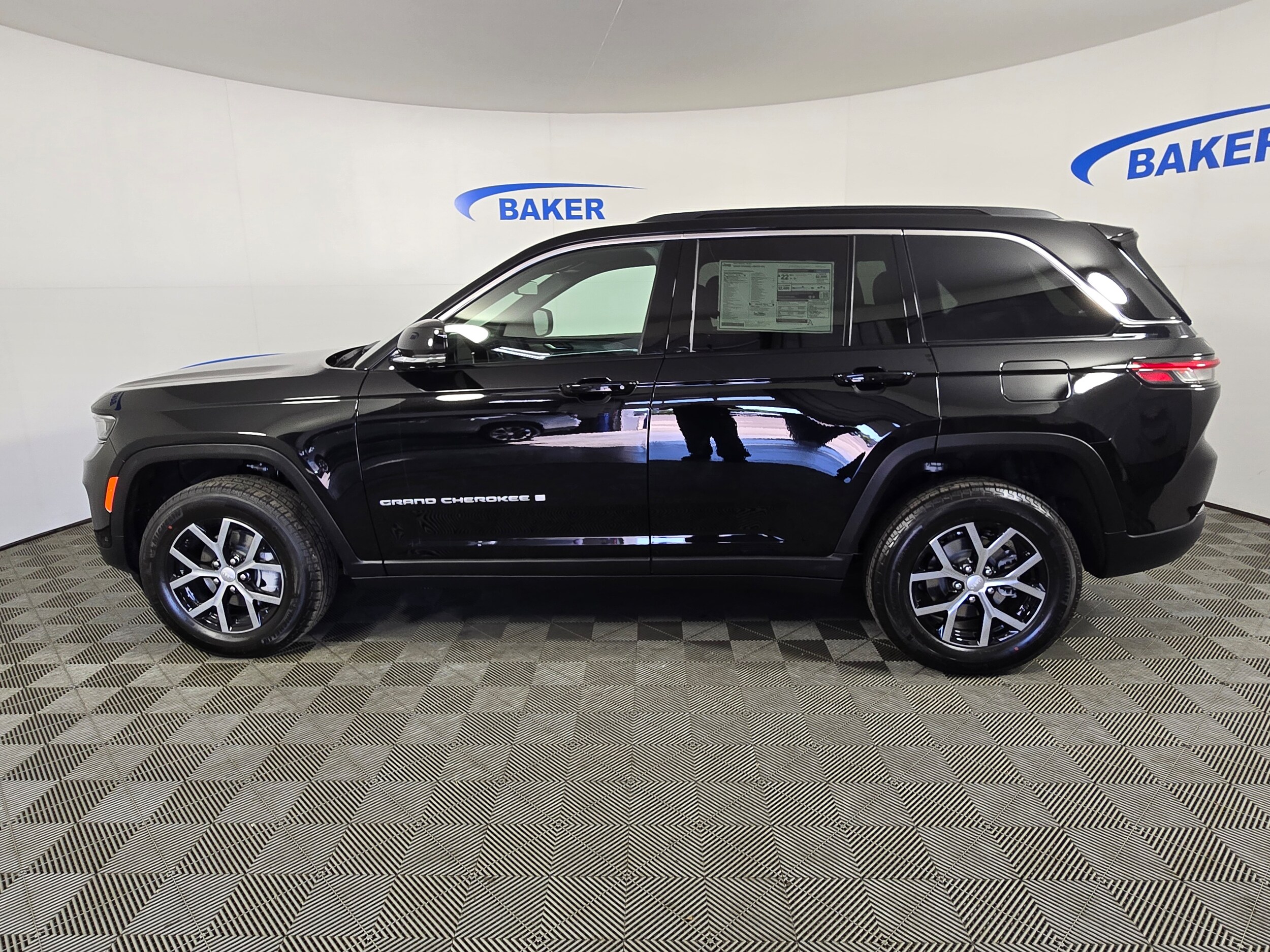 2025 Jeep Grand Cherokee Limited photo 3
