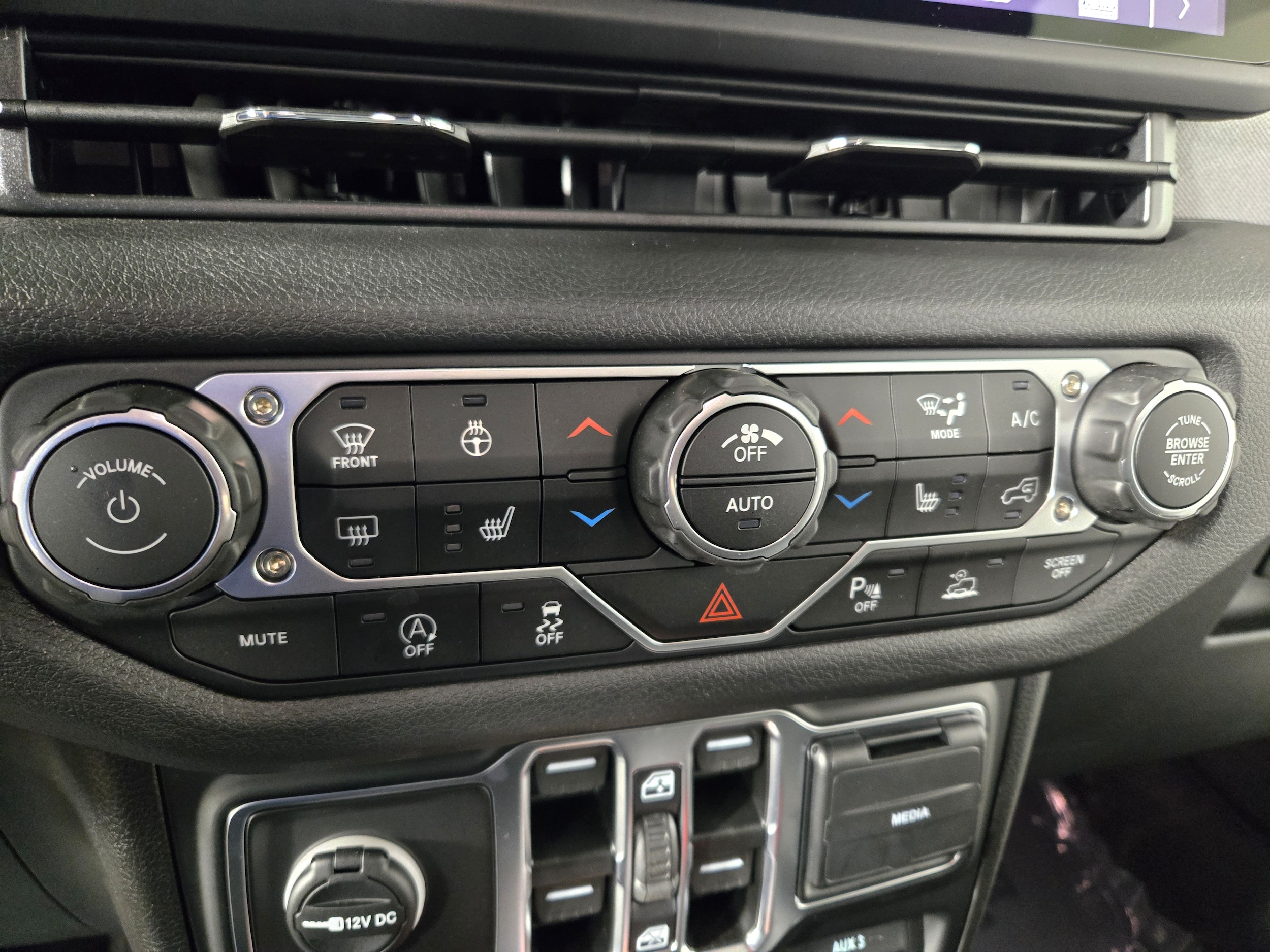 New 2025 Granite Crystal Jeep Sport image 25