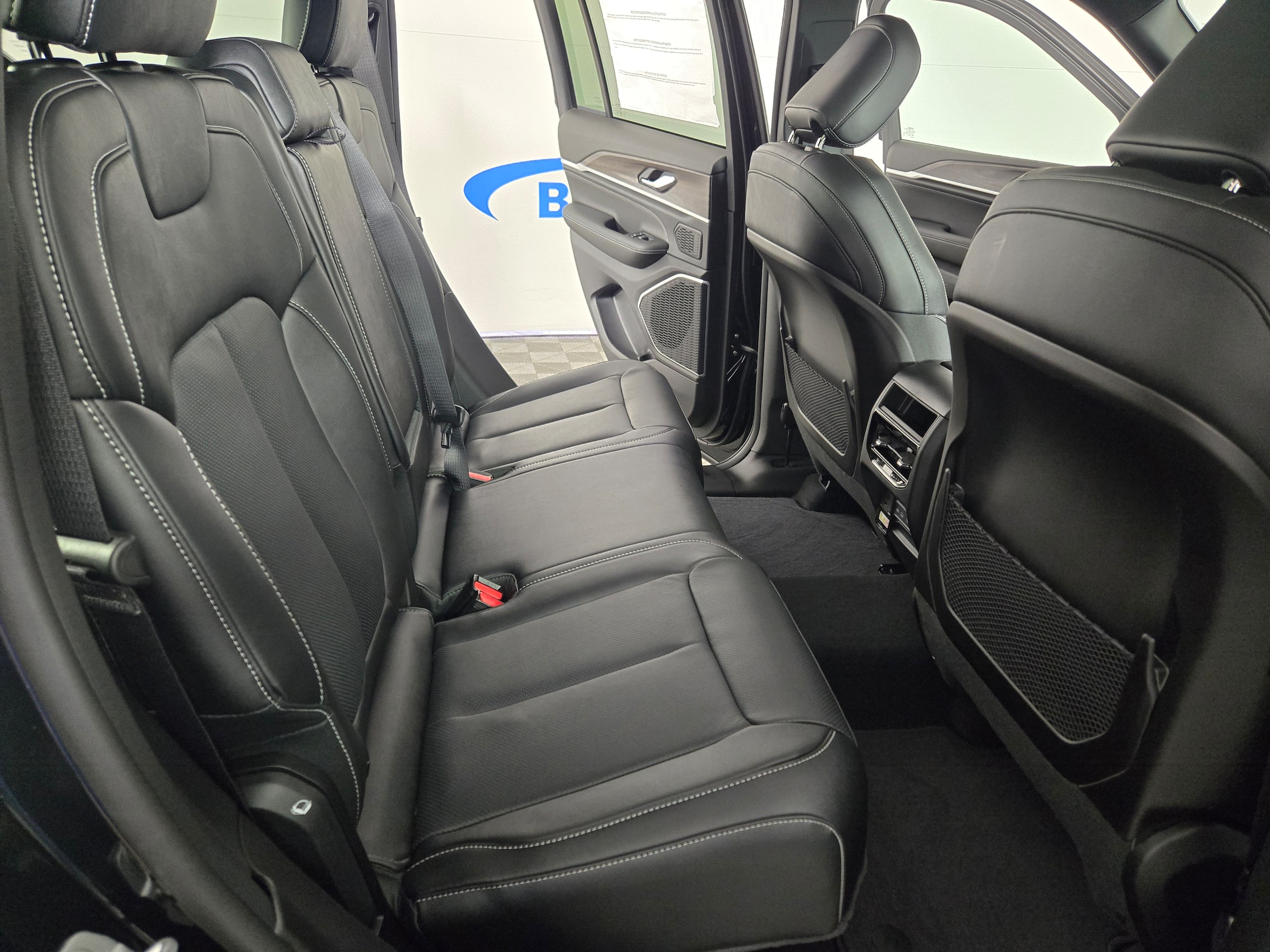 New 2026 Diamond Black Crystal Pearlcoat Jeep Limited image 11