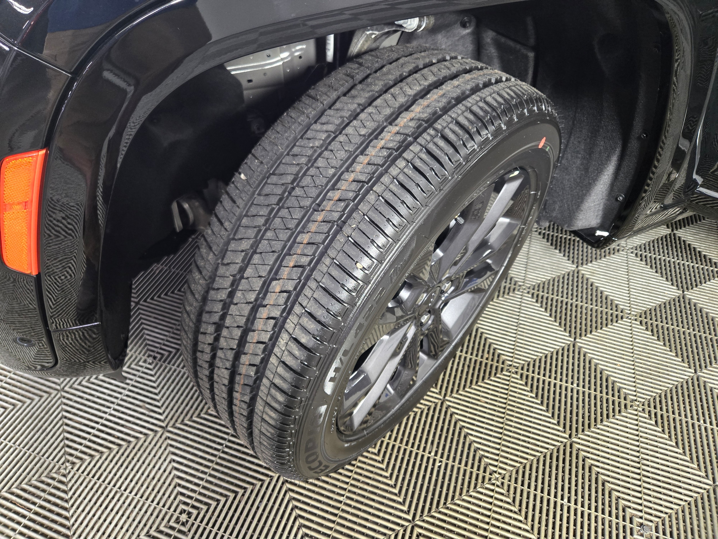New 2026 Diamond Black Crystal Pearlcoat Jeep Limited image 30