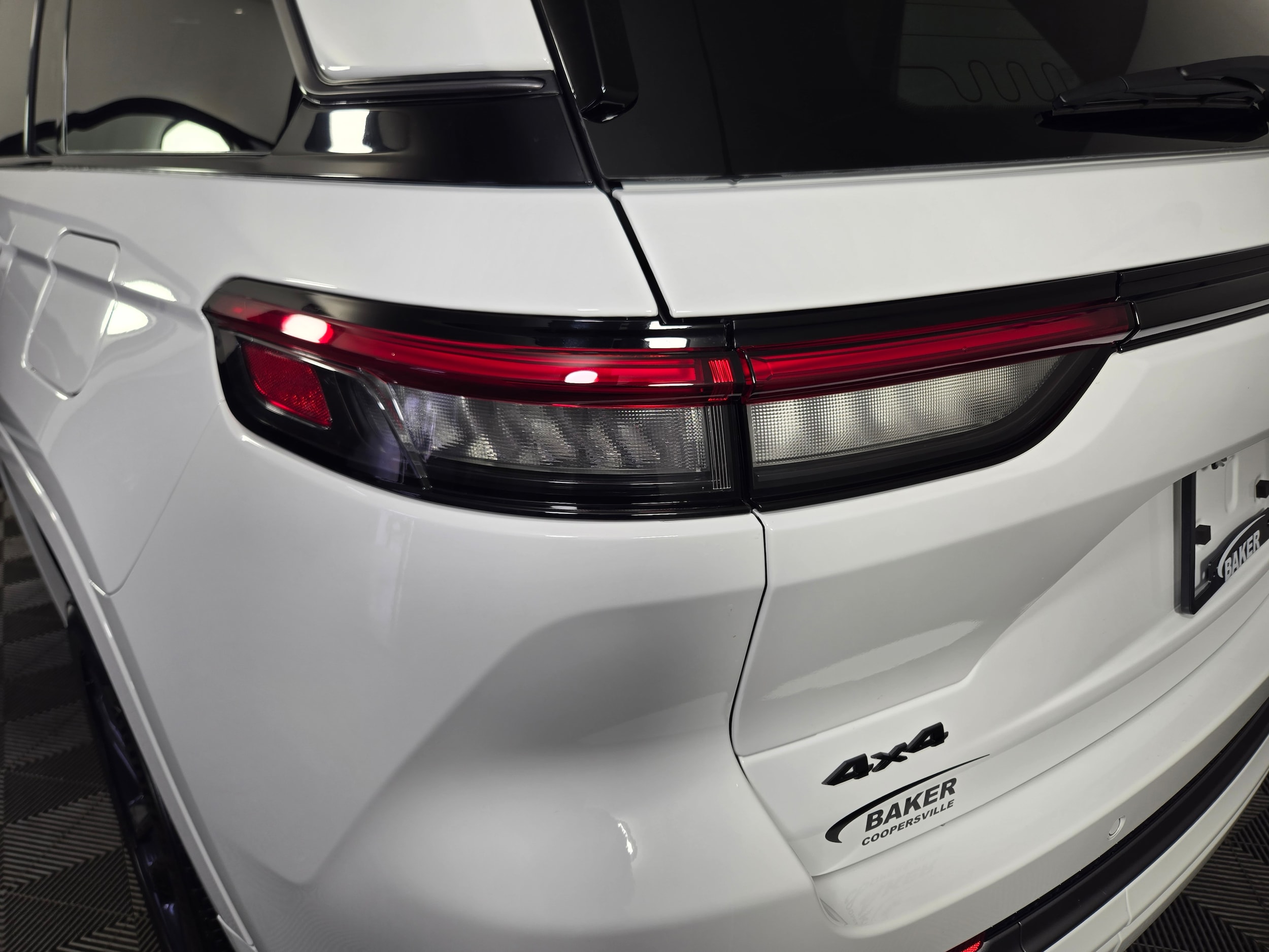 New 2027 Bright White Jeep Limited image 39
