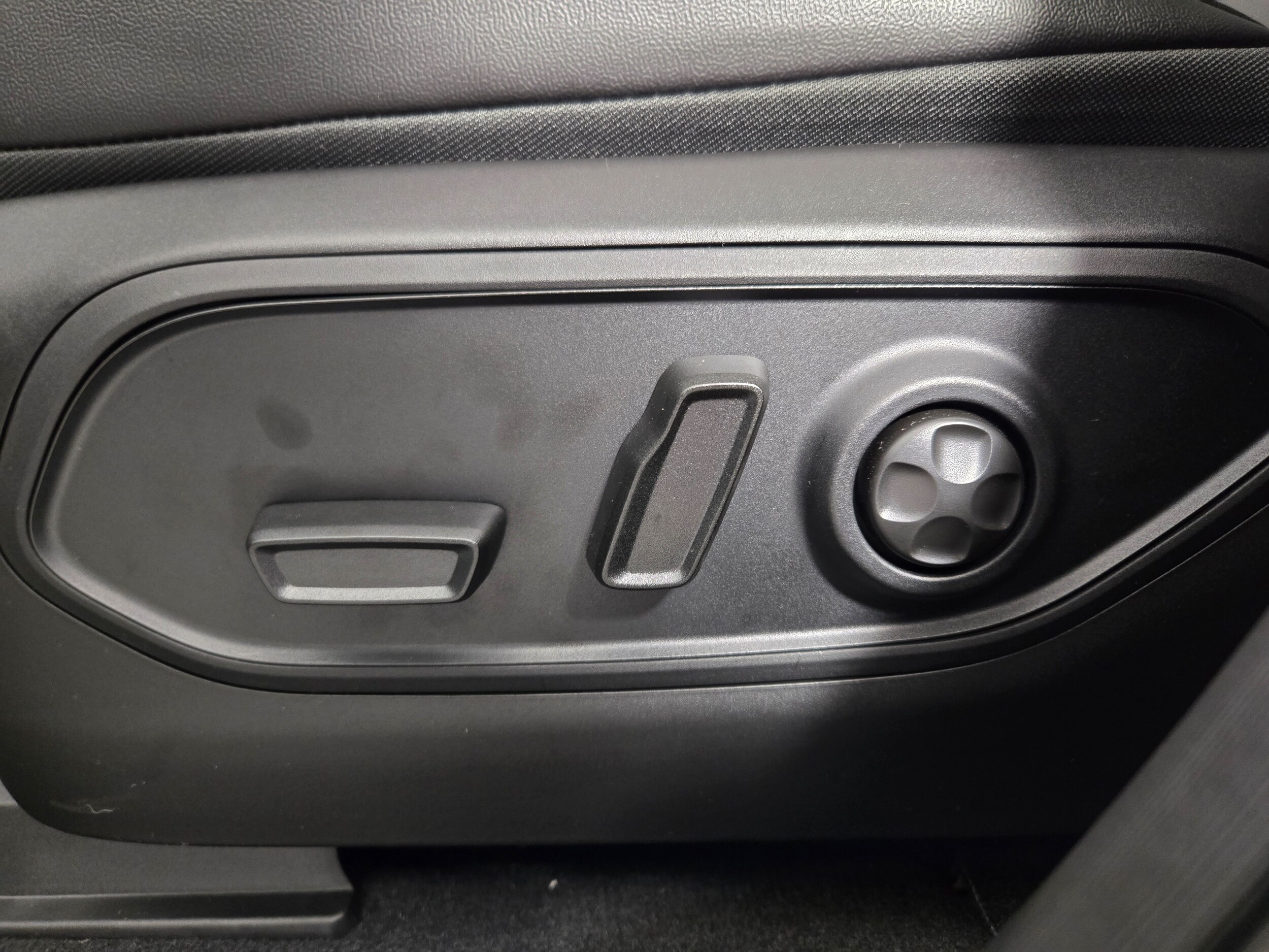 New 2026 Bright White Jeep Limited image 21