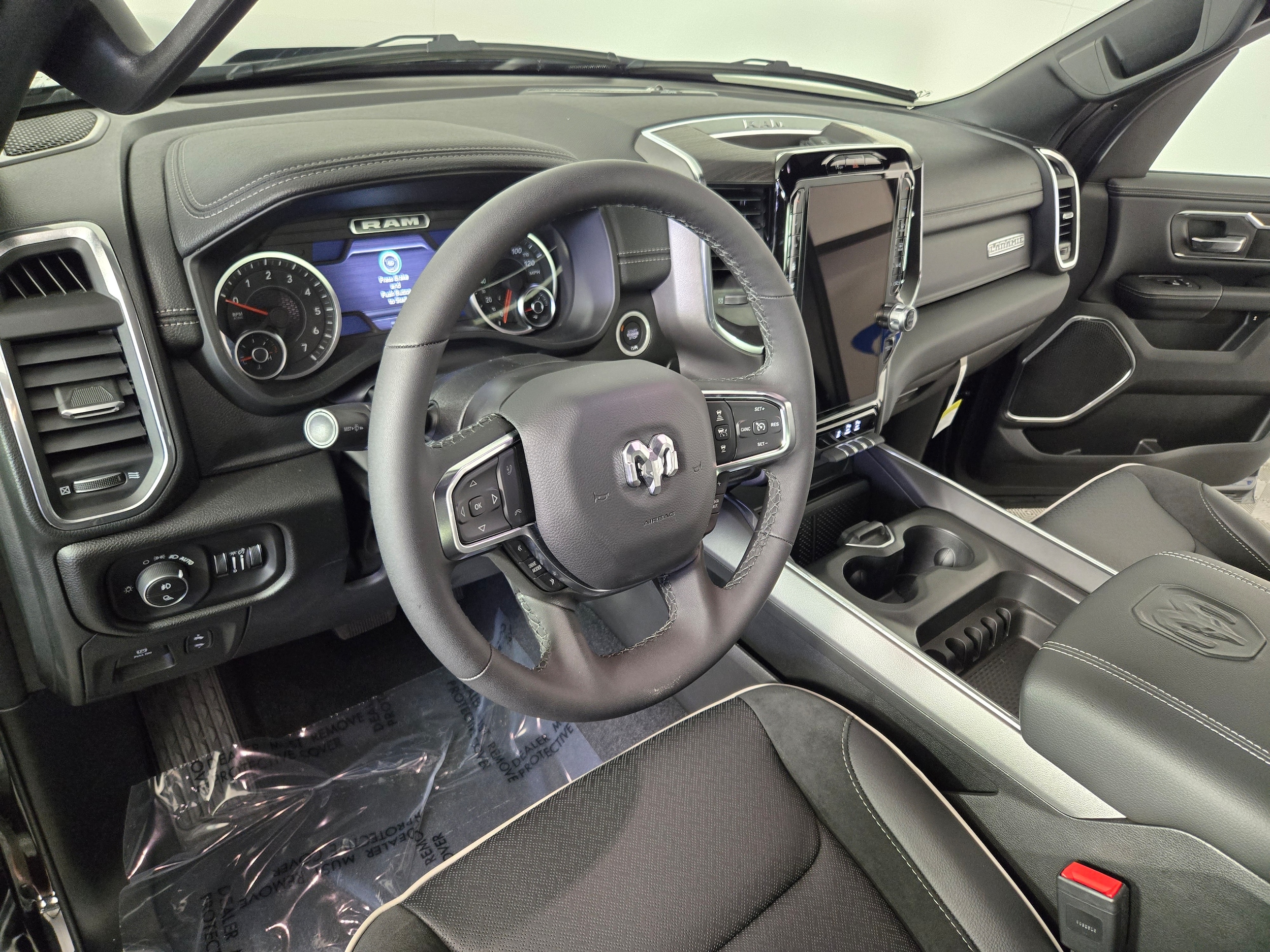 New 2026 Diamond Black Crystal Pearlcoat Ram Laramie image 32