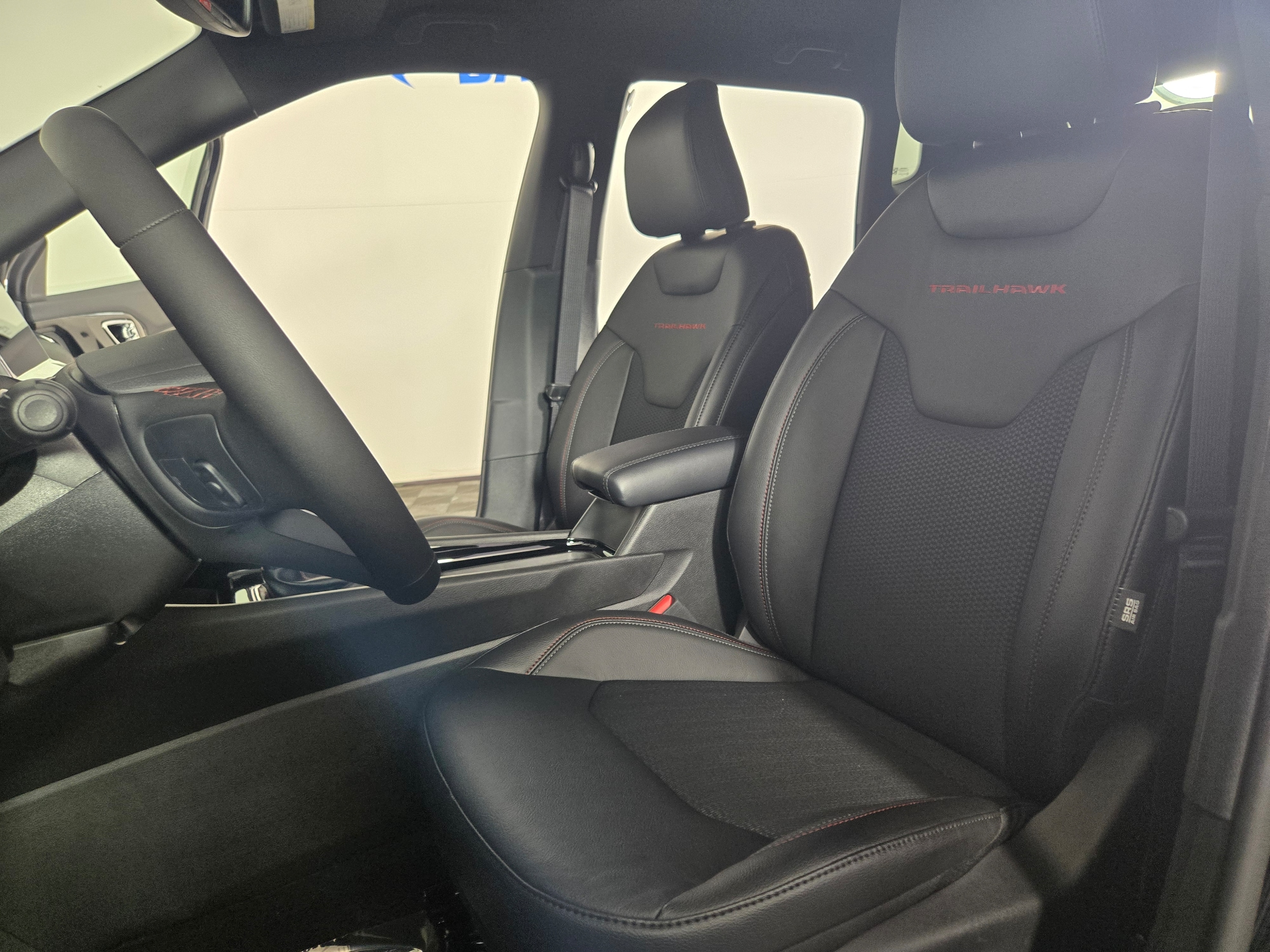 New 2026 Diamond Black Crystal Pearlcoat Jeep Trailhawk image 19