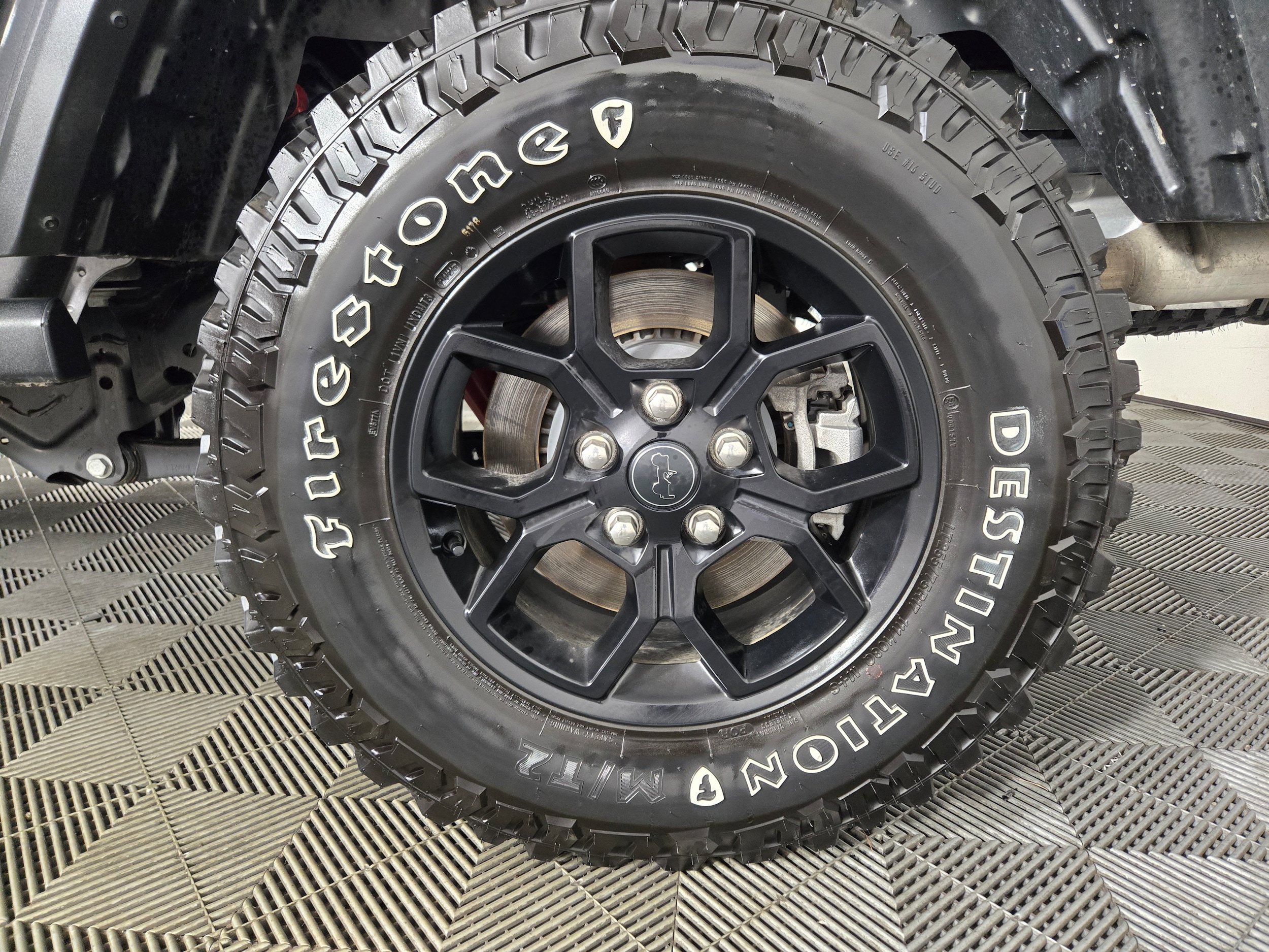 New 2025 Granite Crystal Jeep Sport image 31