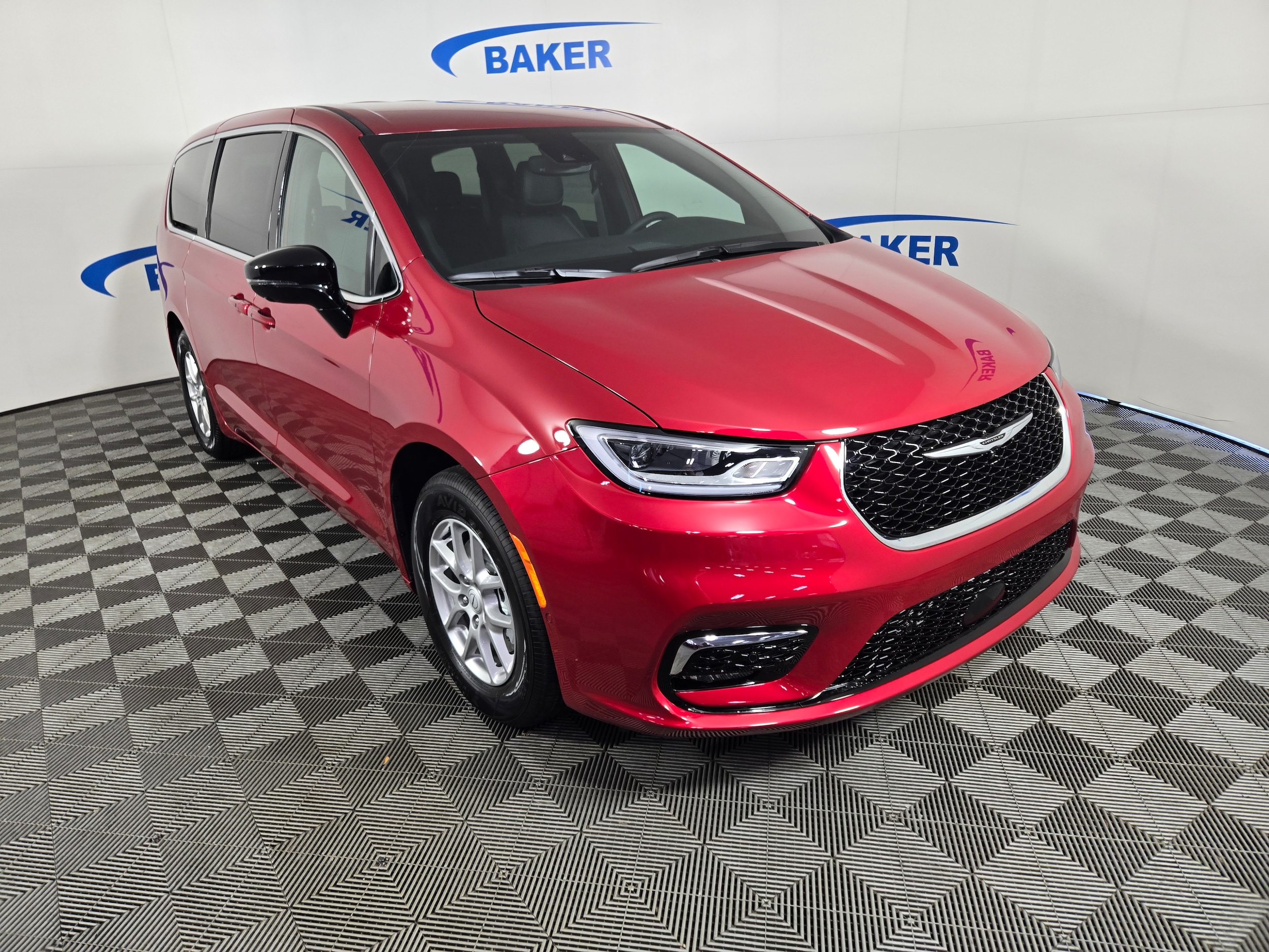 2026 Chrysler Pacifica Select's photo