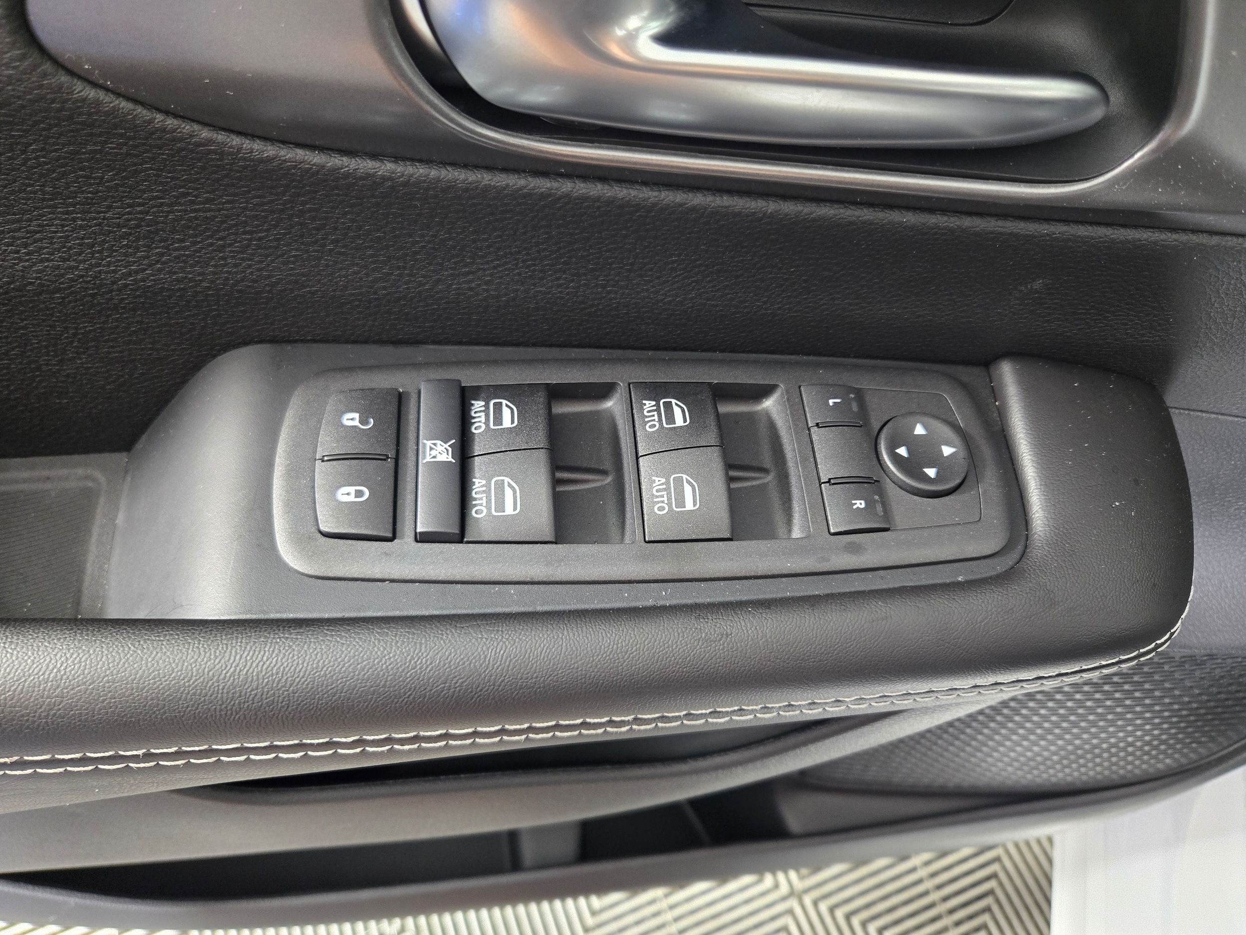 New 2026 Bright White Chrysler Select image 29