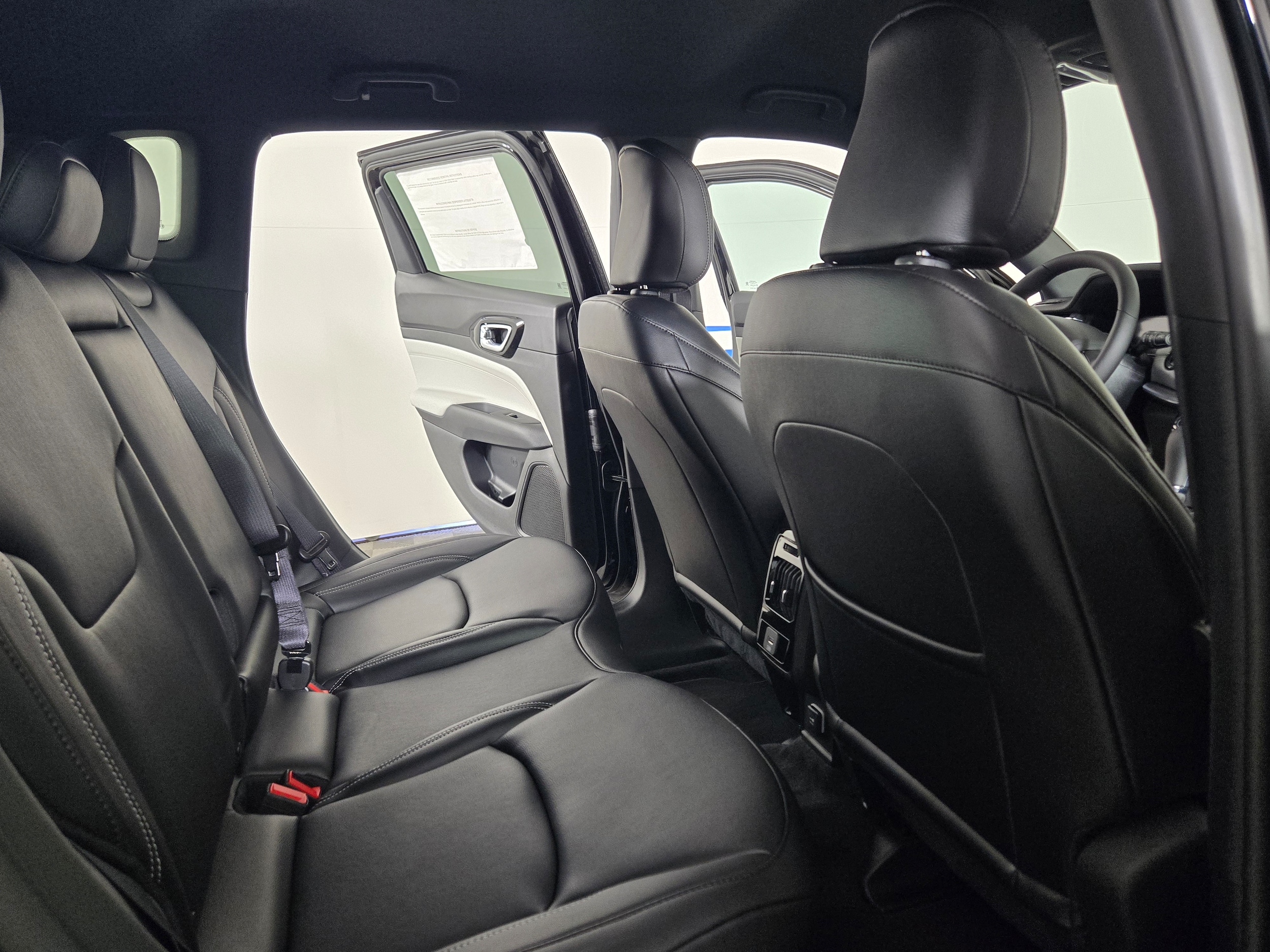 New 2026 Diamond Black Crystal Pearlcoat Jeep Limited image 12