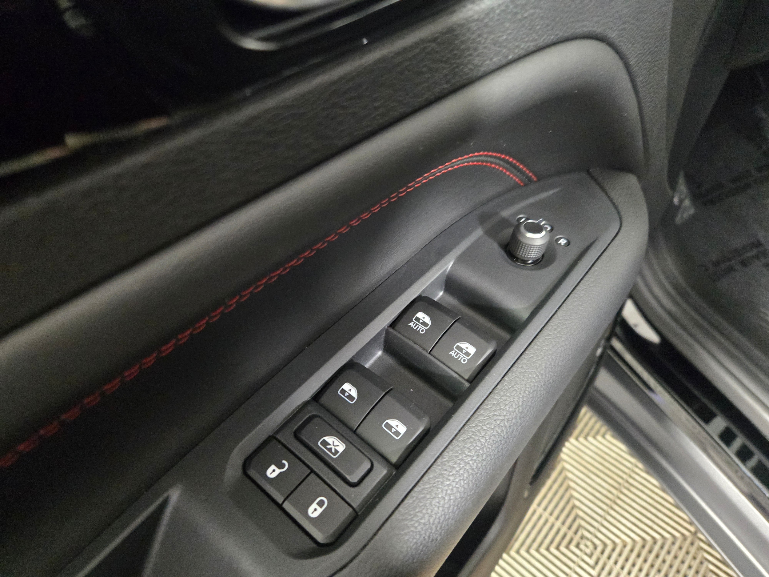 New 2026 Diamond Black Crystal Pearlcoat Jeep Trailhawk image 17