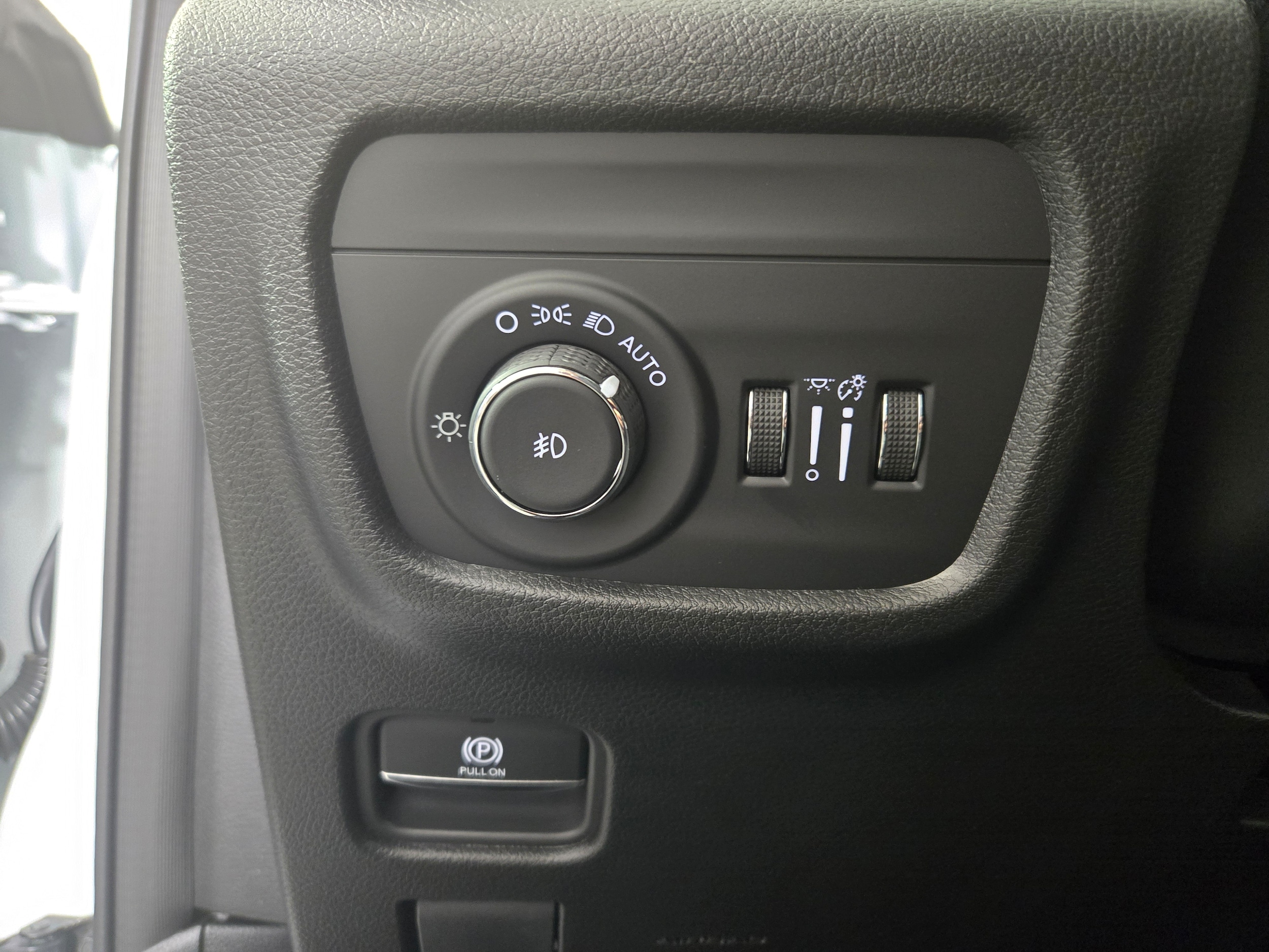 New 2027 Bright White Jeep Limited image 31