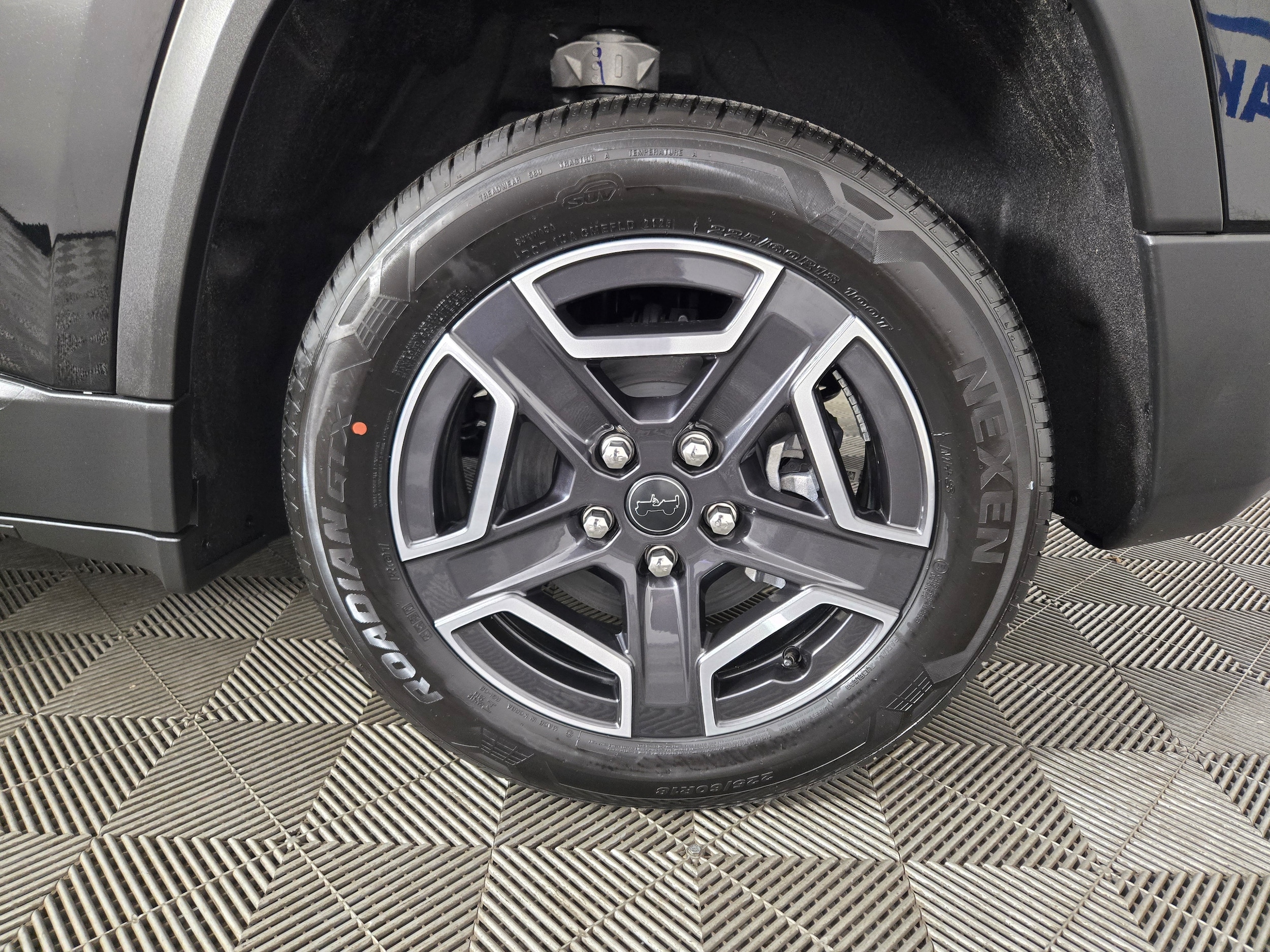 New 2026 Diamond Black Crystal Pearlcoat Jeep Laredo/Limited image 33