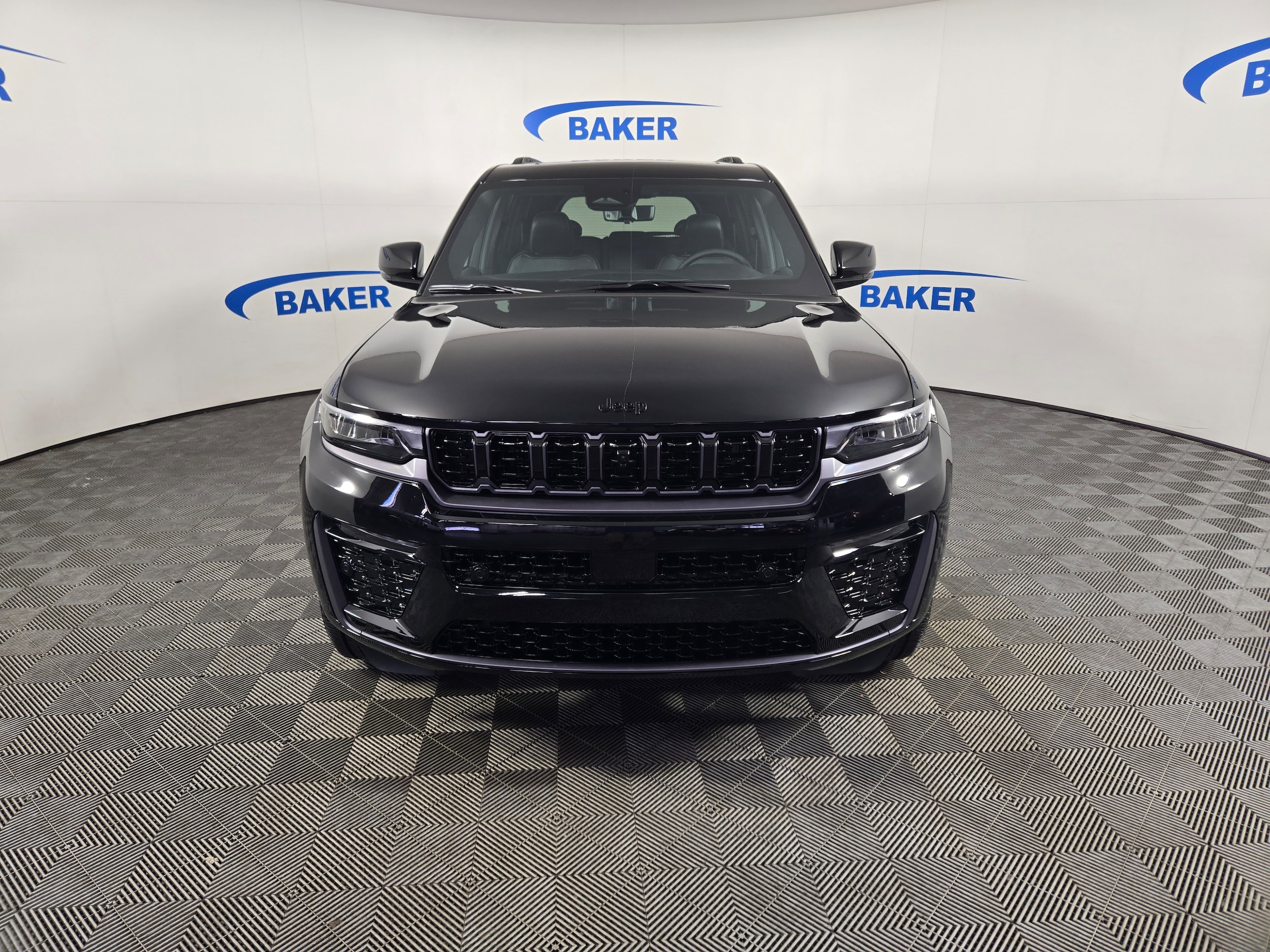New 2026 Diamond Black Crystal Pearlcoat Jeep Limited image 2