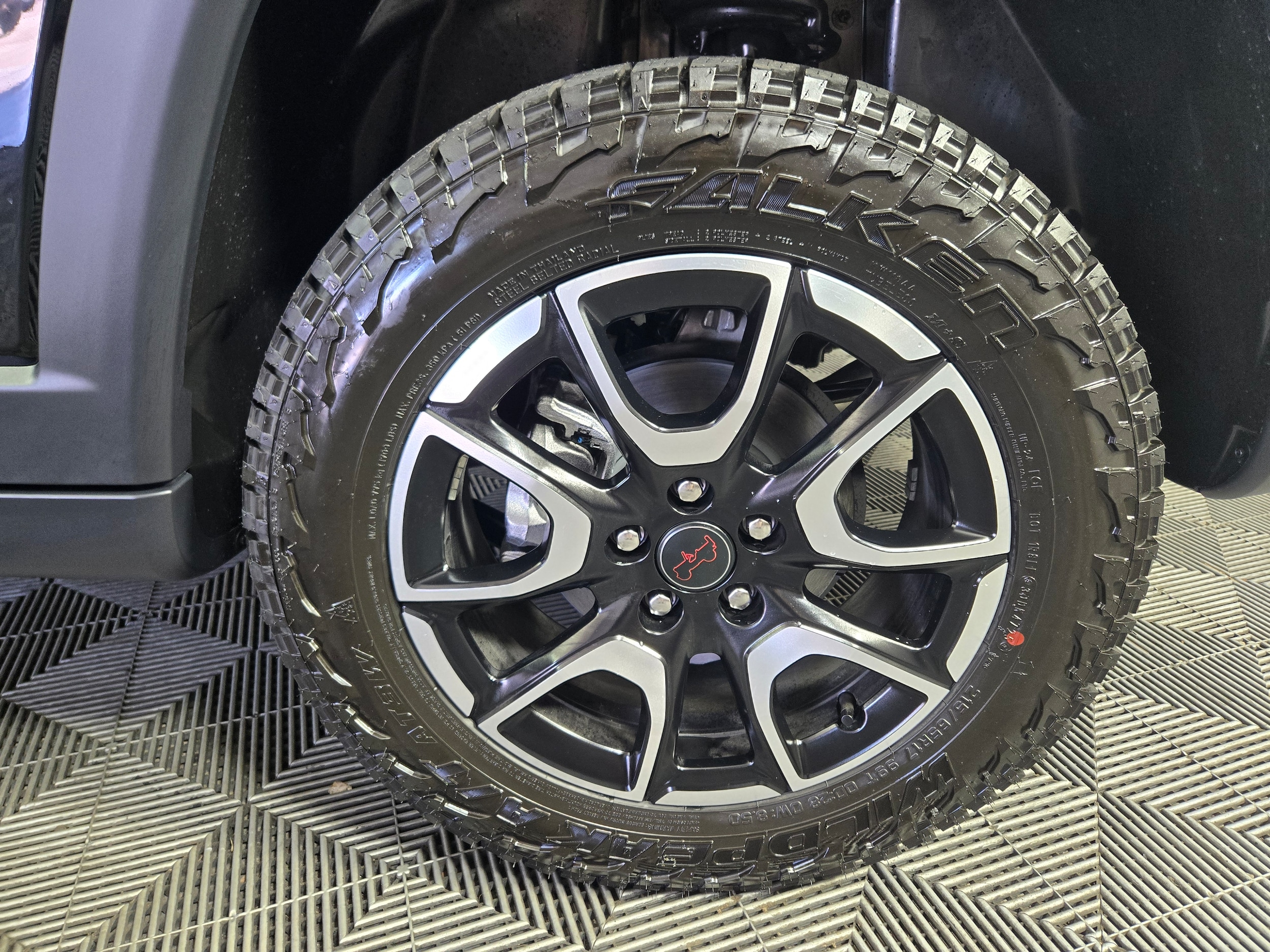 New 2026 Diamond Black Crystal Pearlcoat Jeep Trailhawk image 31