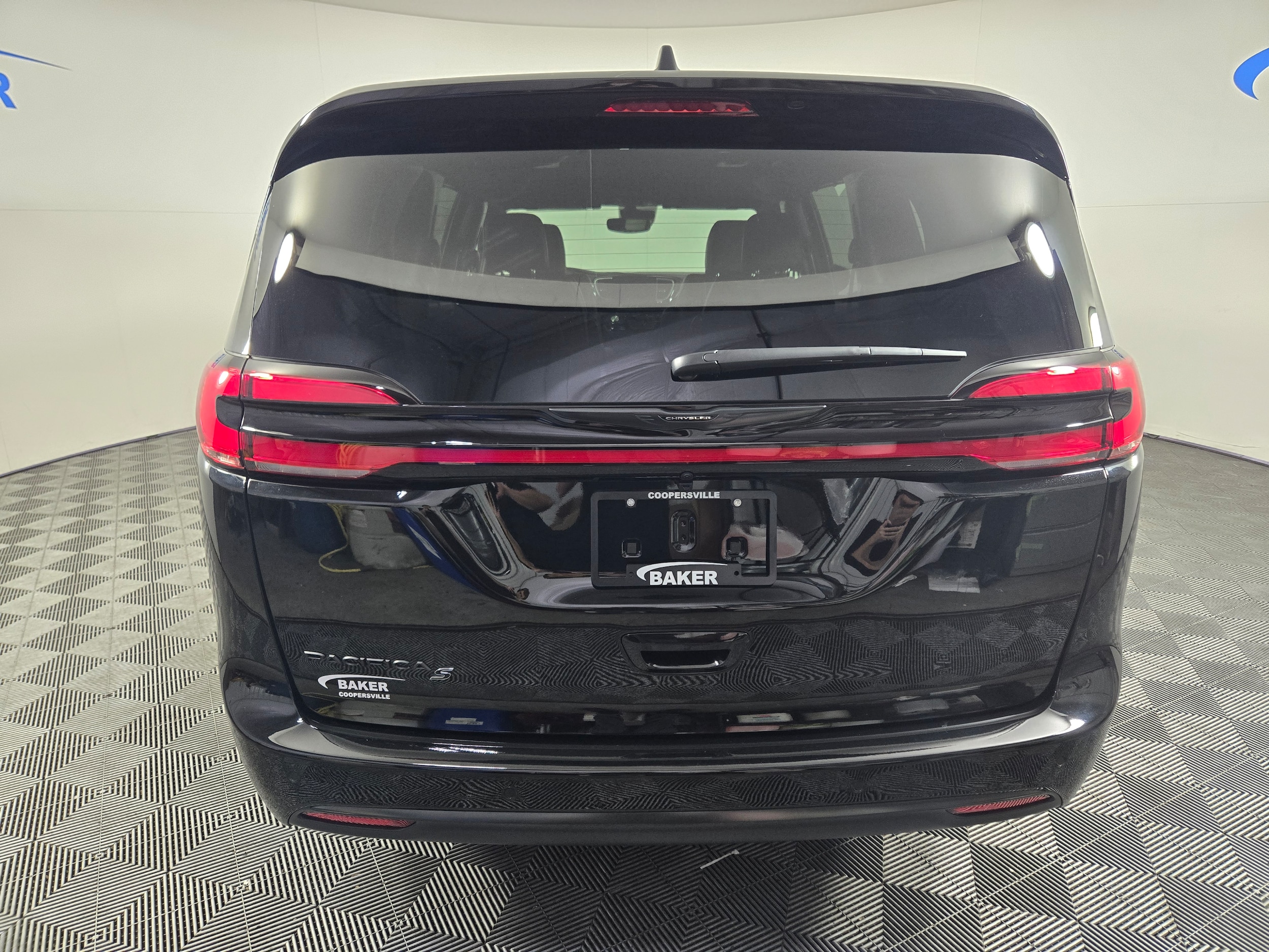 New 2026 Diamond Black Crystal Pearlcoat Chrysler Select image 6