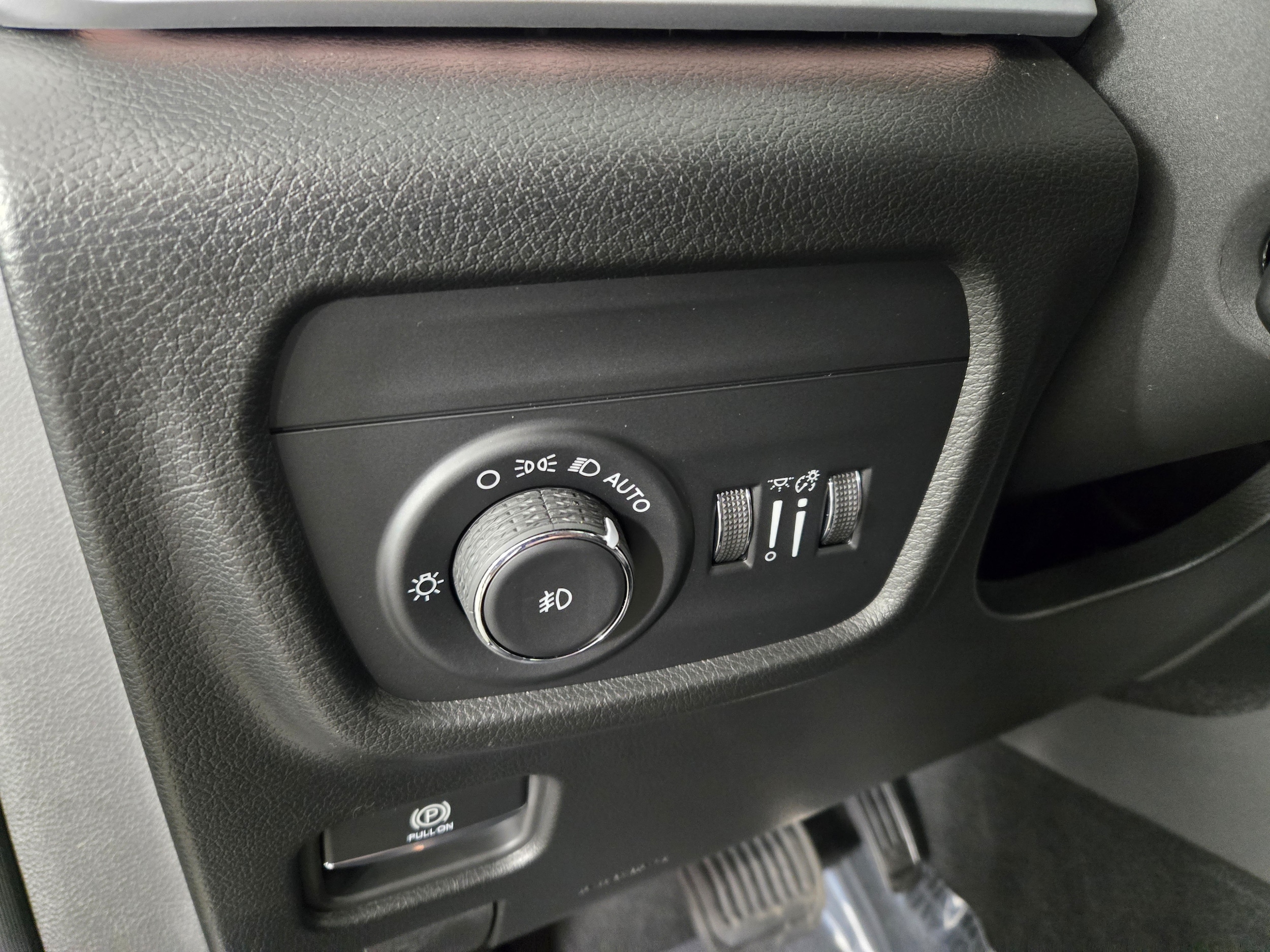 New 2026 Diamond Black Crystal Pearlcoat Jeep Limited image 16
