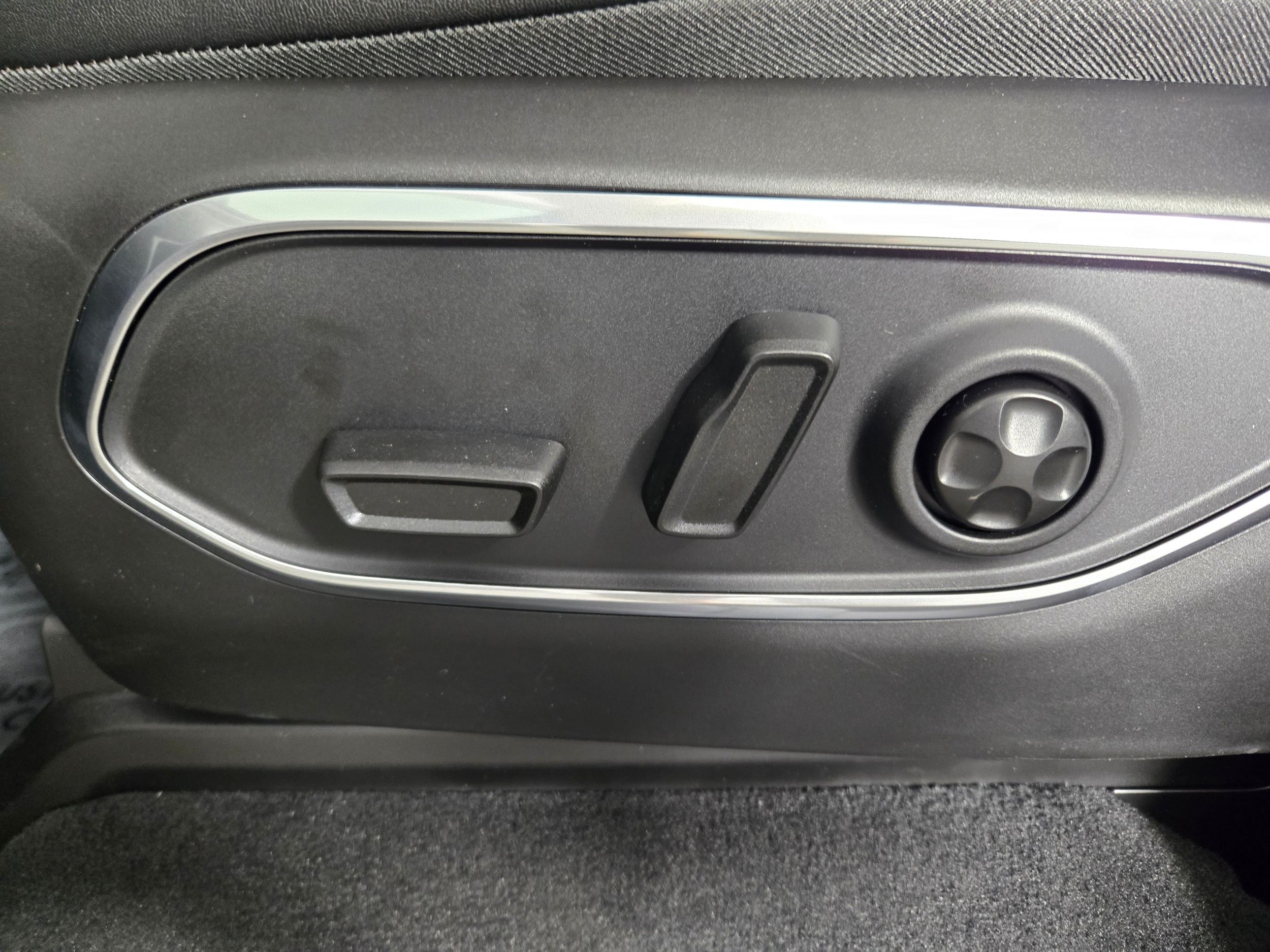 New 2026 High Gloss Black Jeep Limited image 22