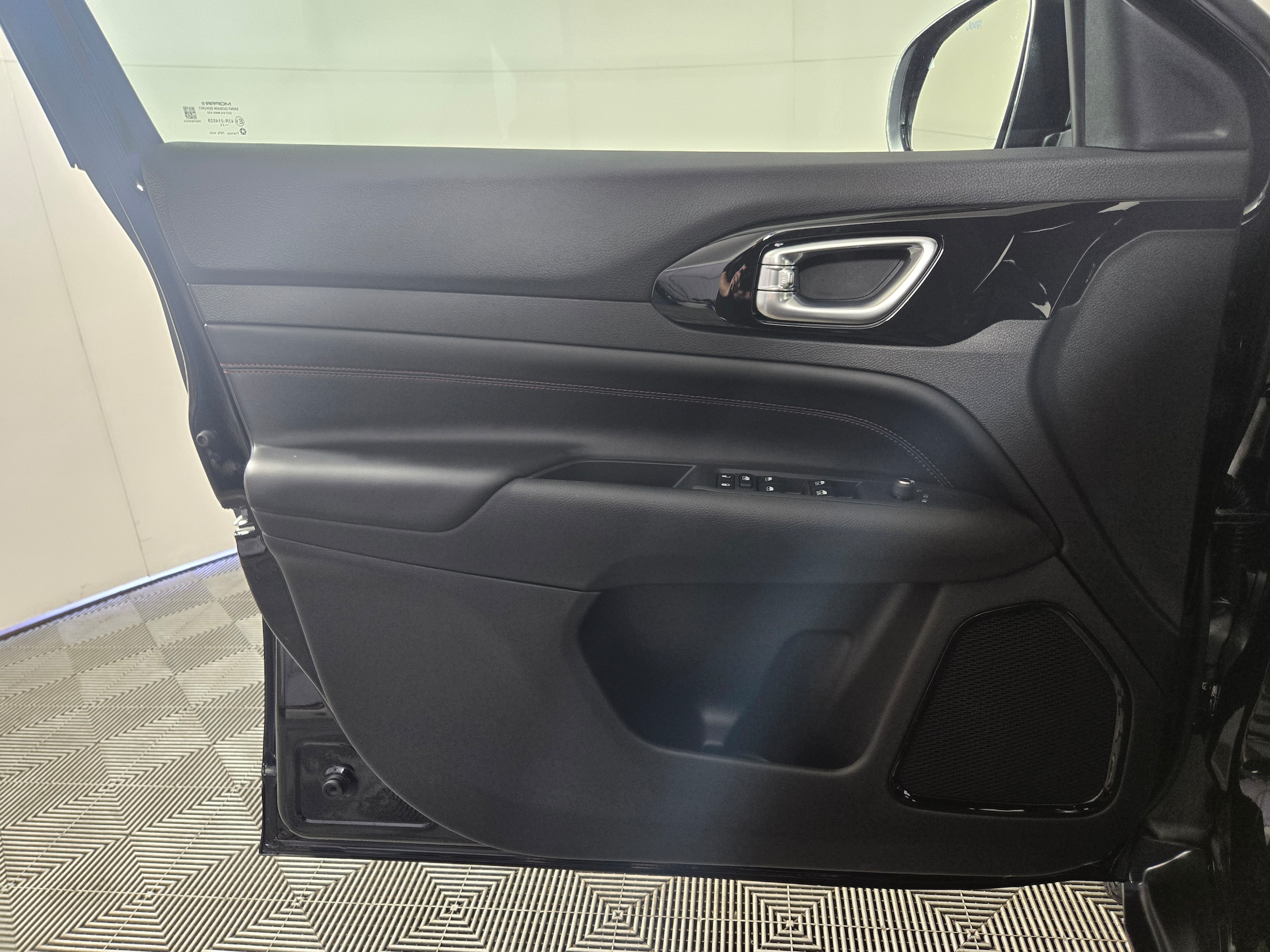 New 2026 Diamond Black Crystal Pearlcoat Jeep Trailhawk image 16