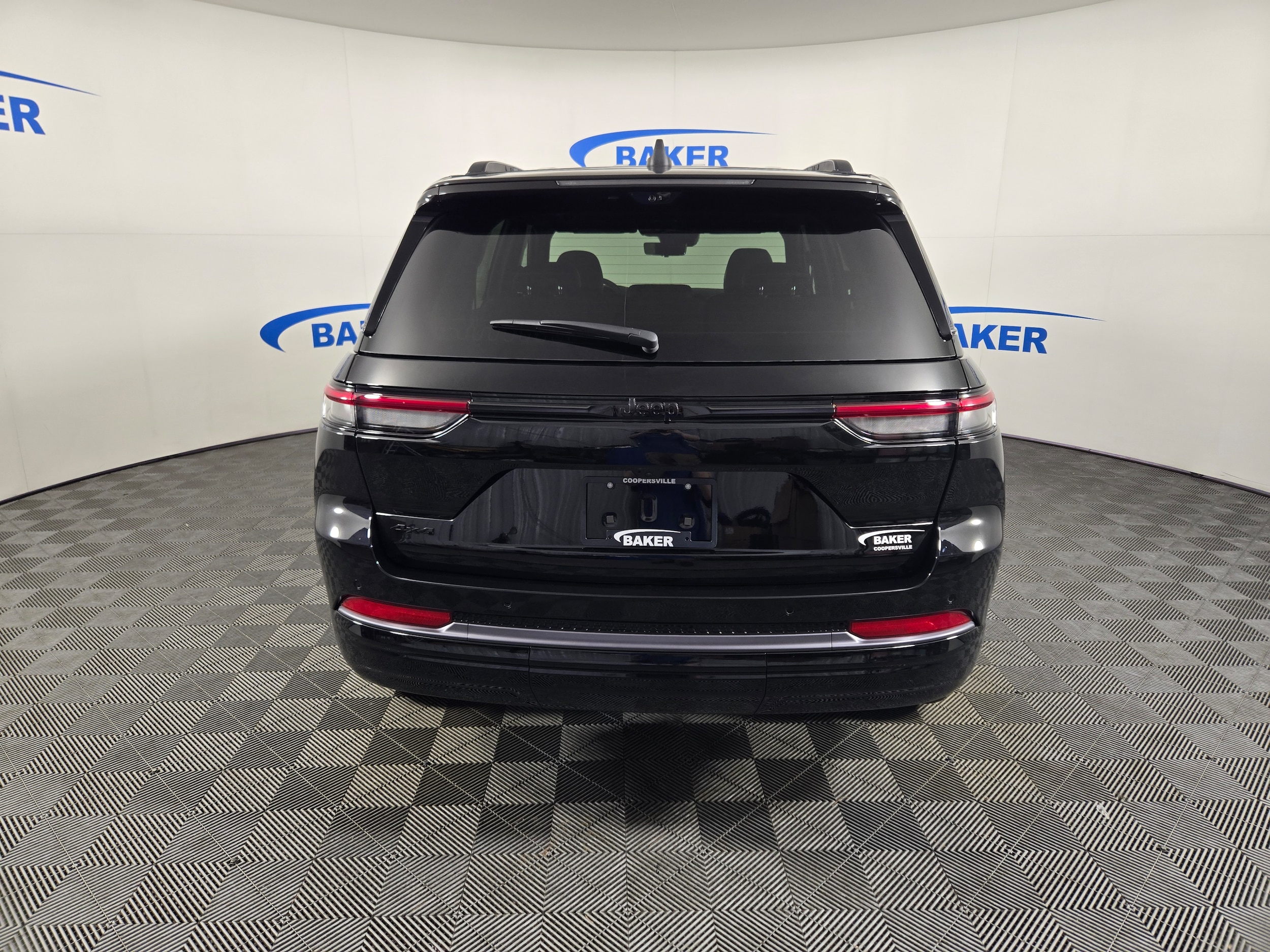 New 2026 Diamond Black Crystal Pearlcoat Jeep Limited image 6