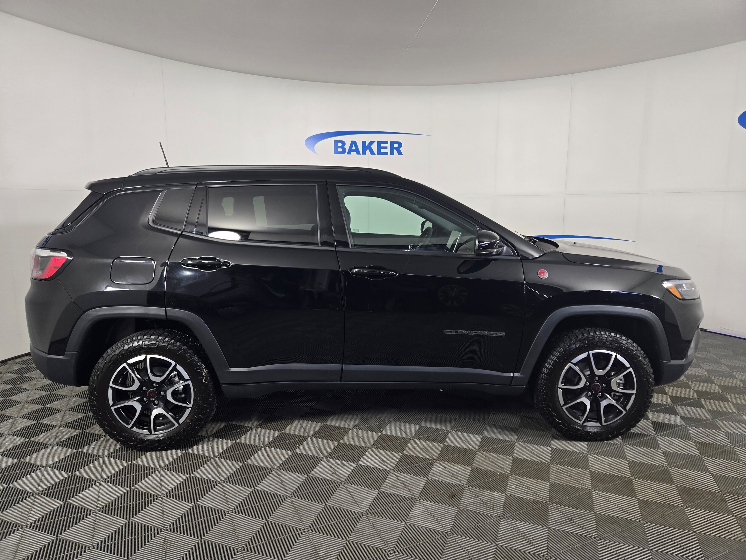 New 2026 Diamond Black Crystal Pearlcoat Jeep Trailhawk image 8