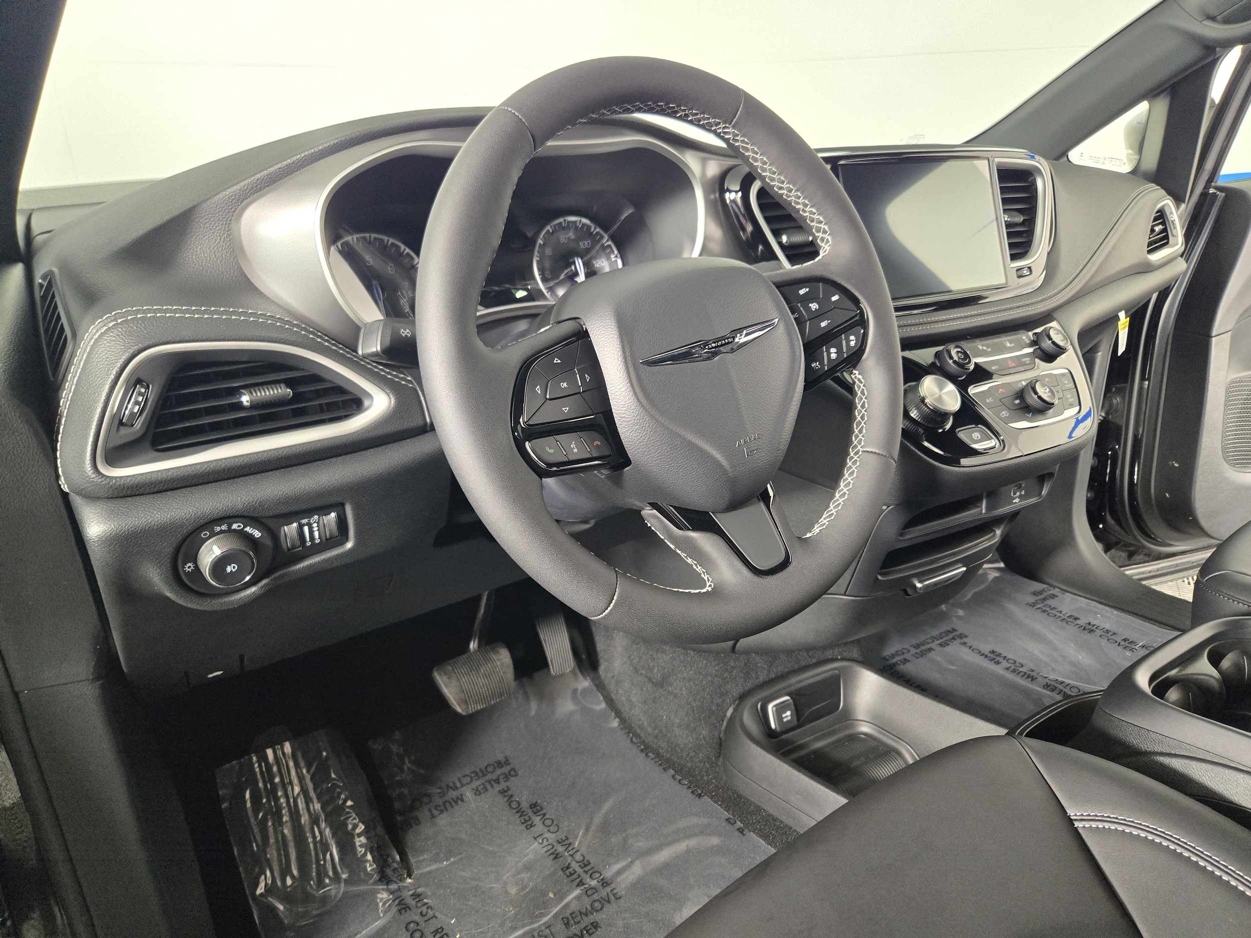 New 2026 Diamond Black Crystal Pearlcoat Chrysler Select image 21