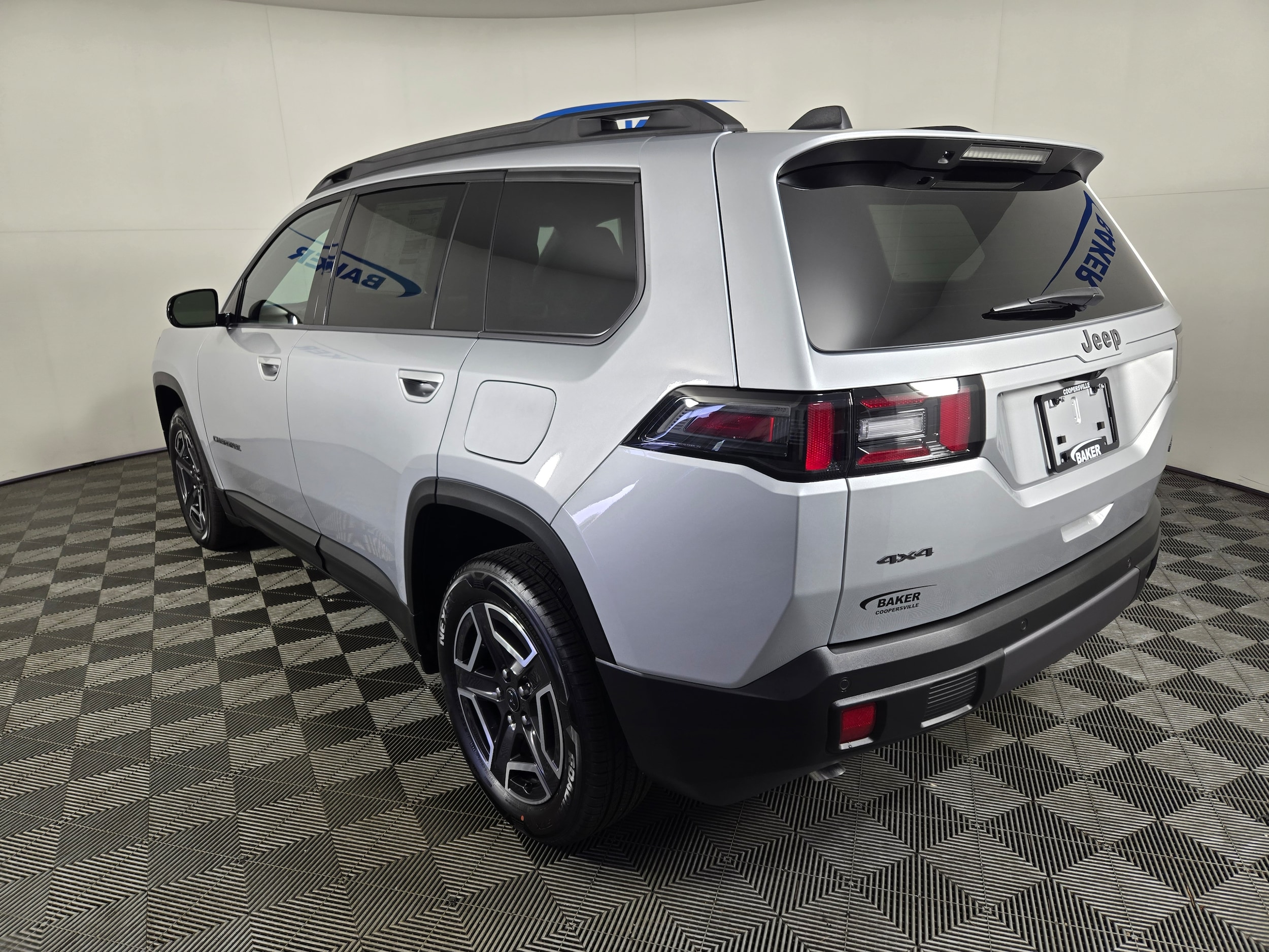 New 2026 Silver Zynith Jeep Laredo/Limited image 5