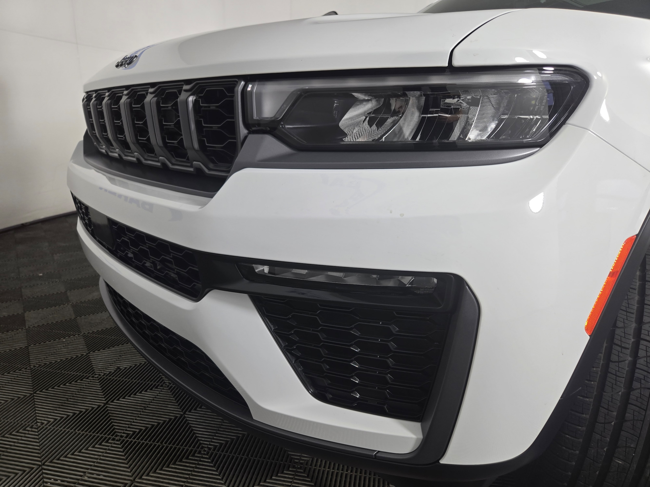 New 2027 Bright White Jeep Limited image 33