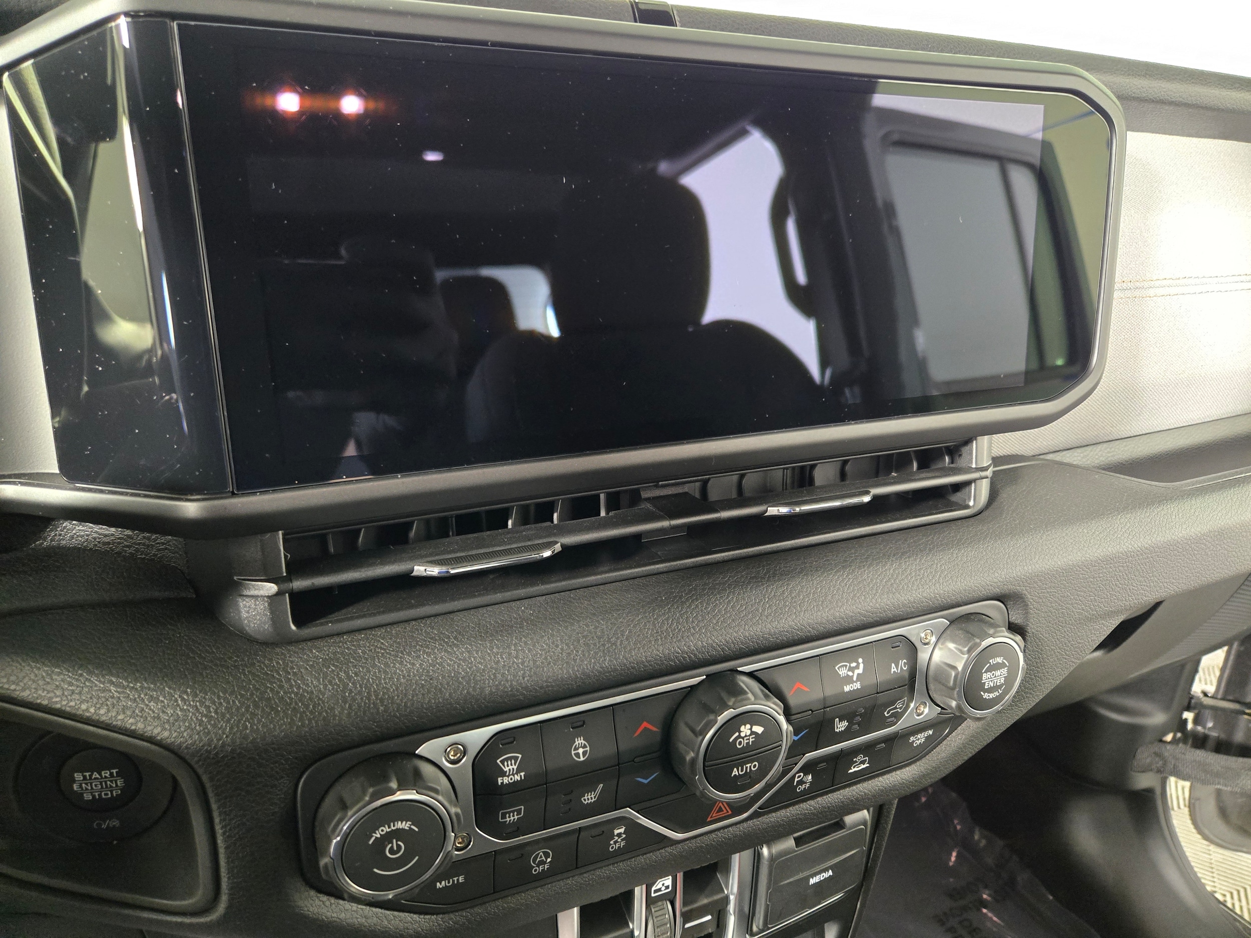 New 2025 Granite Crystal Jeep Sport image 22