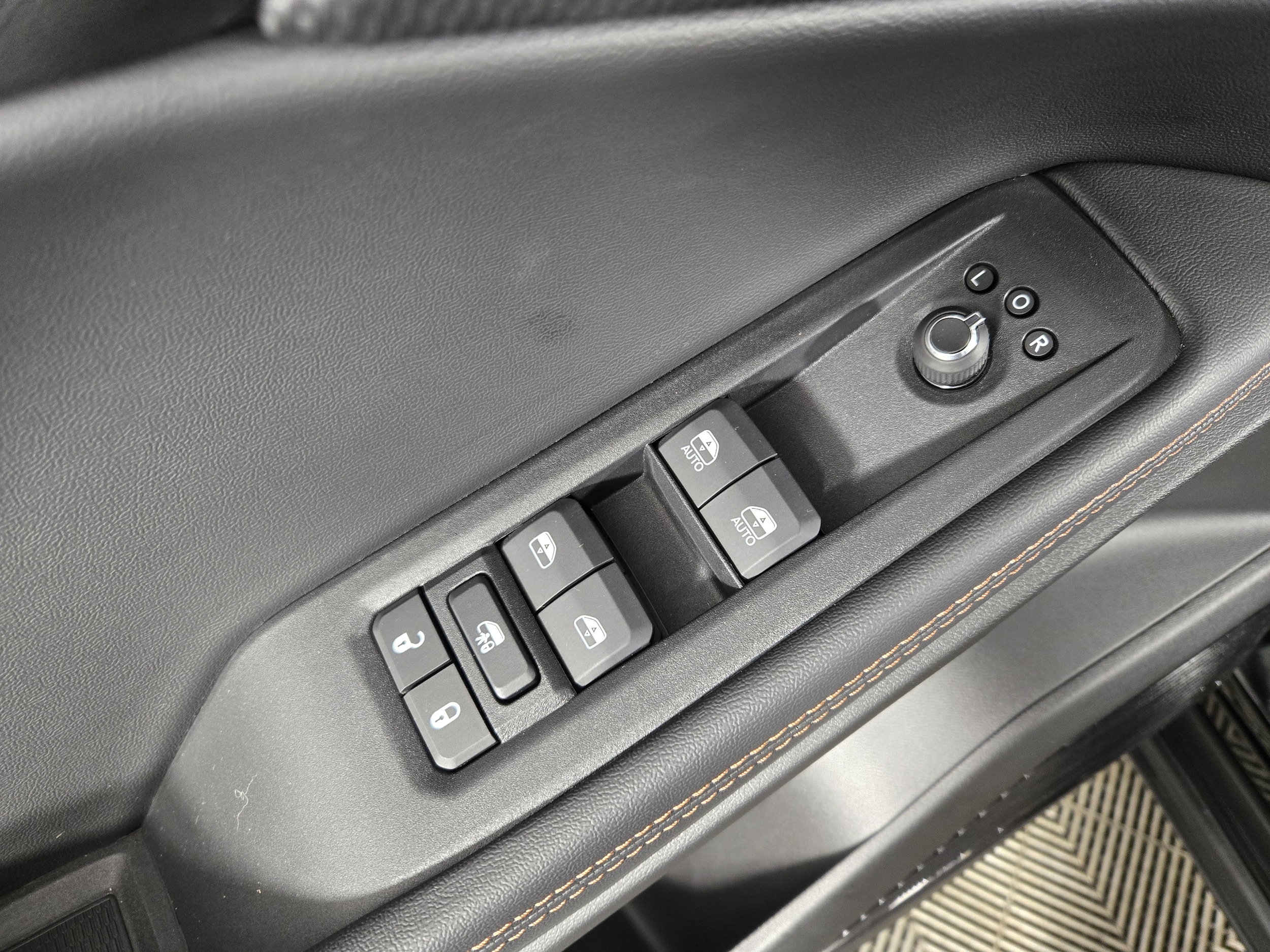 New 2026 Diamond Black Crystal Pearlcoat Jeep Laredo/Limited image 16